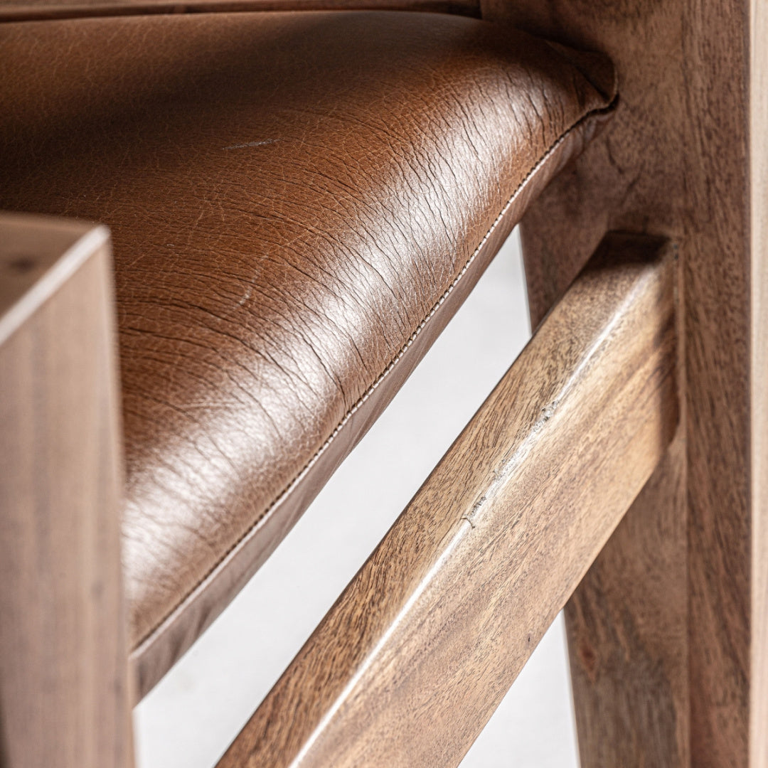 Fauteuil en cuir marron et bois d'acacia | Vical Melle | REMO, mobilier et décoration d'intérieur