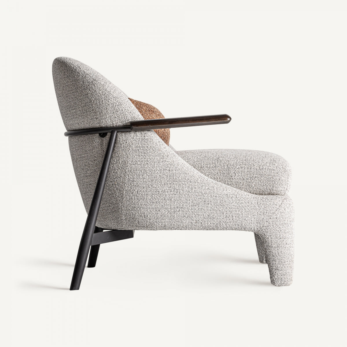 Fauteuil en tissu gris et bois de pin | VICAL Herzele | REMO-HOME, mobilier design et décoration d'intérieur