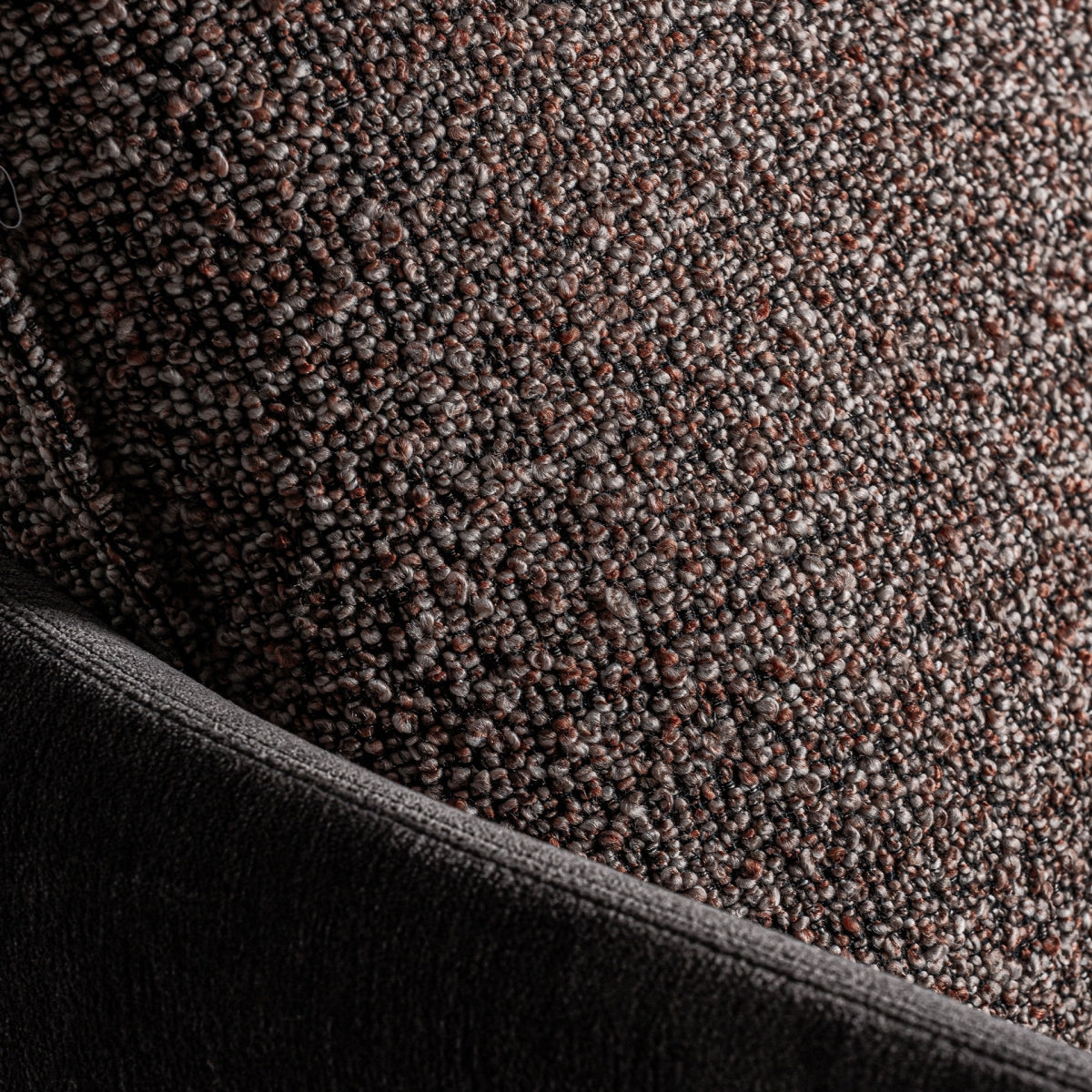 Fauteuil en tissu marron | VICAL Brakel | REMO-HOME, mobilier design et décoration d'intérieur