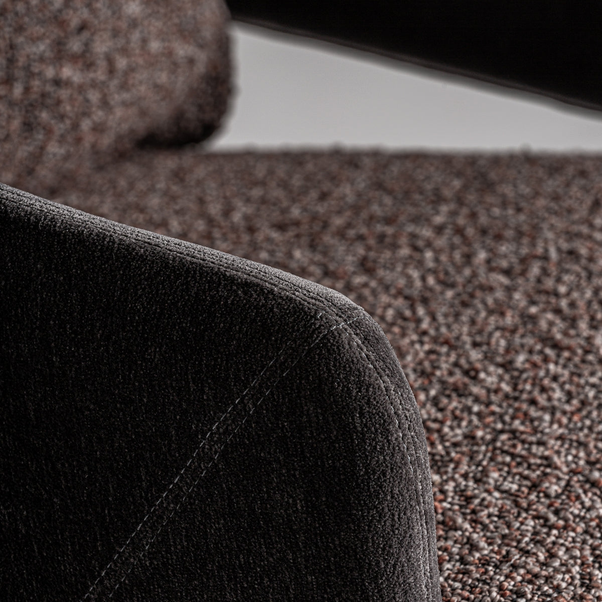 Fauteuil en tissu marron | VICAL Brakel | REMO-HOME, mobilier design et décoration d'intérieur