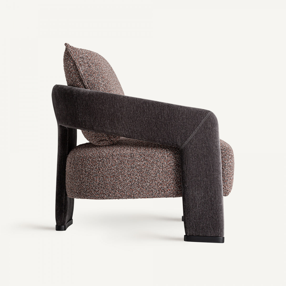 Fauteuil en tissu marron | VICAL Brakel | REMO-HOME, mobilier design et décoration d'intérieur