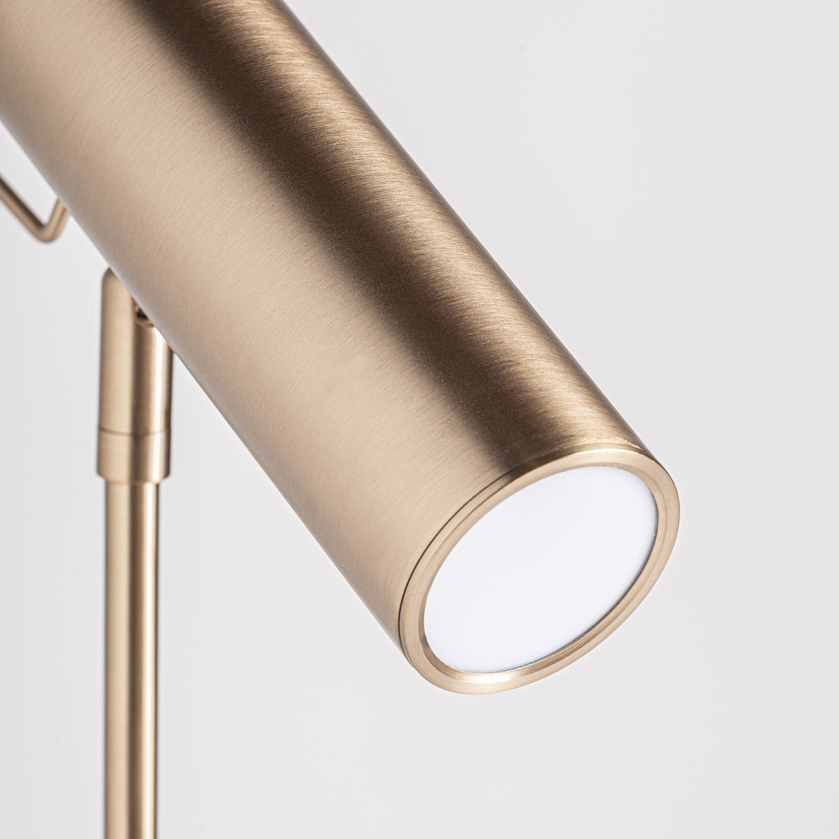 Lampadaire en laiton doré et marbre noir | Vical Pen | REMO-HOME, mobilier et décoration d'intérieur