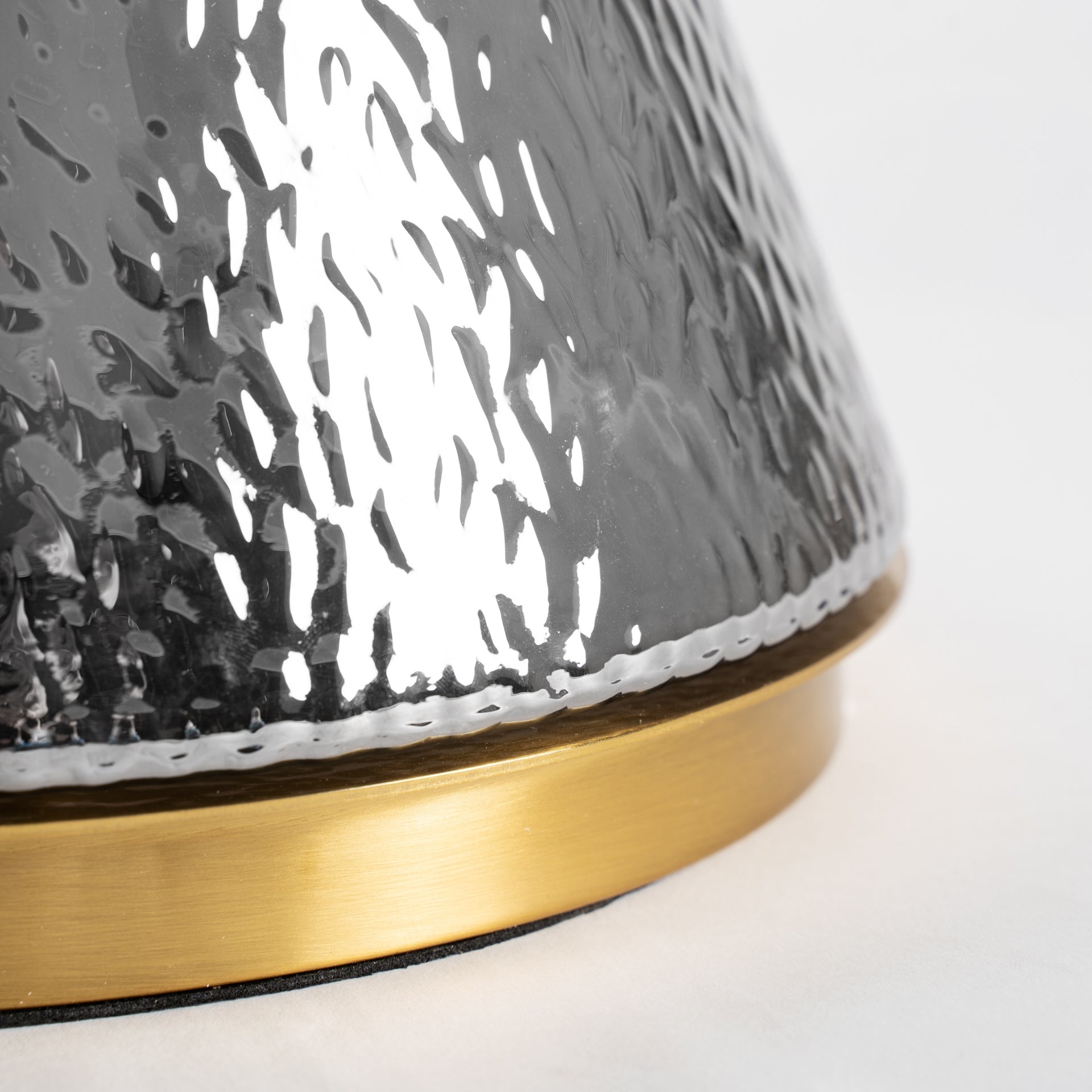 Lampadaire sculptural verre gris et fer doré | VICAL Narel | REMO-HOME, mobilier design et décoration d'intérieur