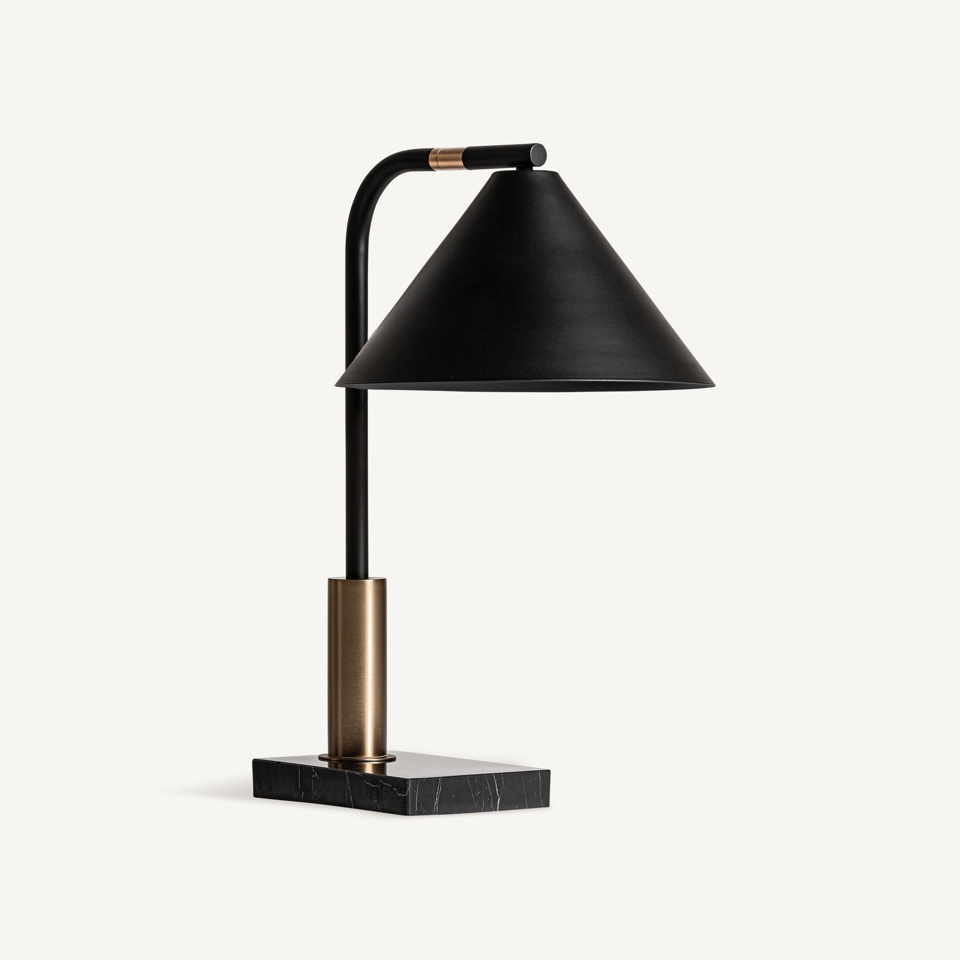 Lampe de salon Métal Noir Abat-jour Orientable | VICAL Akros | REMO-HOME, mobilier design et décoration d'intérieur