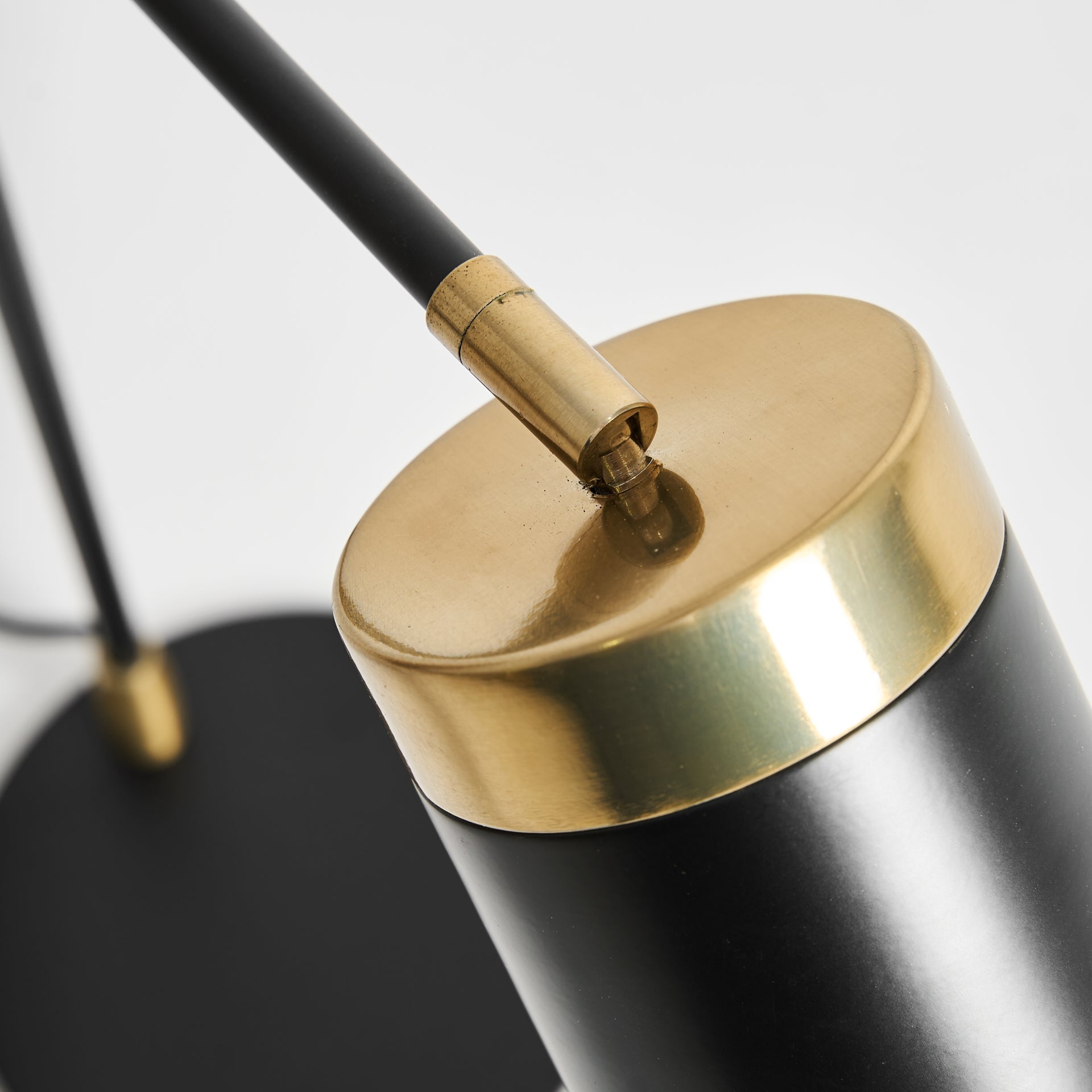 Lampe de salon en métal et tissu | VICAL Seb | REMO-HOME, mobilier design et décoration d'intérieur