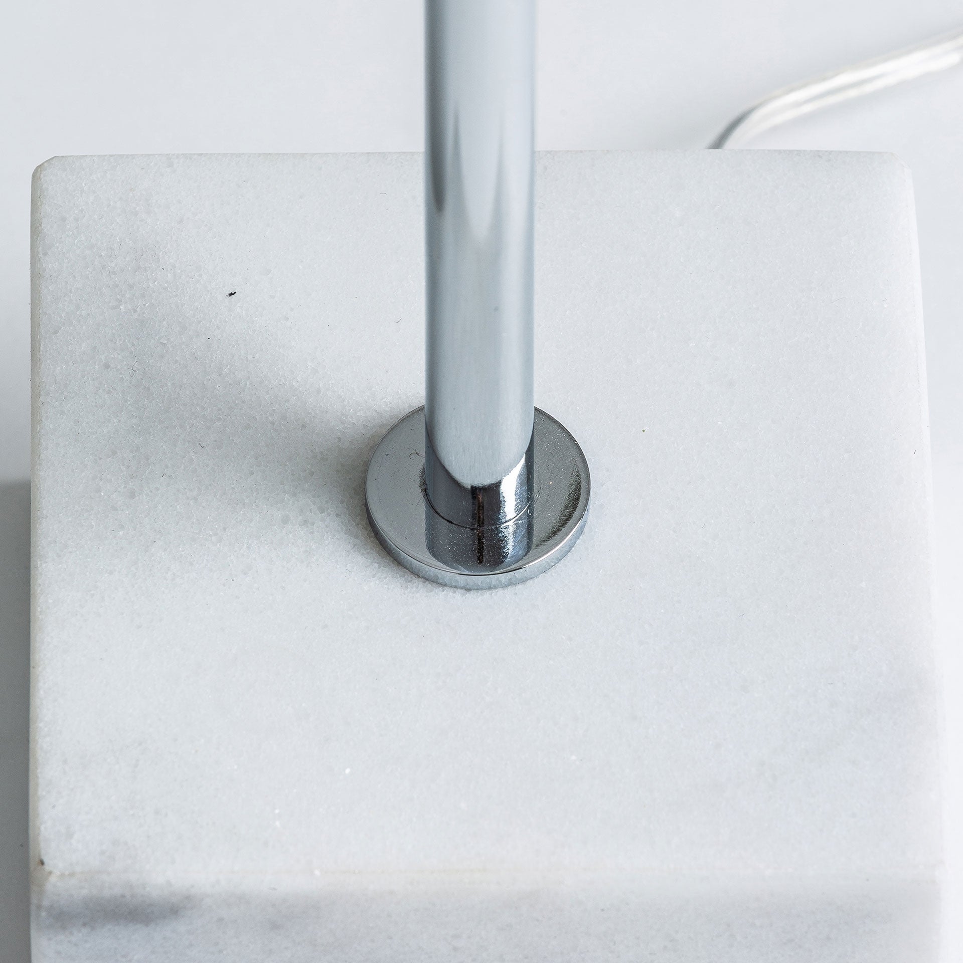 Lampe de salon métal blanc marbre argent | VICAL | REMO-HOME, mobilier design et décoration d'intérieur