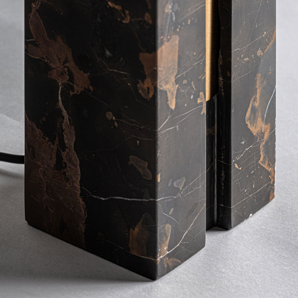 Lampe de table en marbre marron | Vical Uzo | REMO-HOME, mobilier et décoration d'intérieur