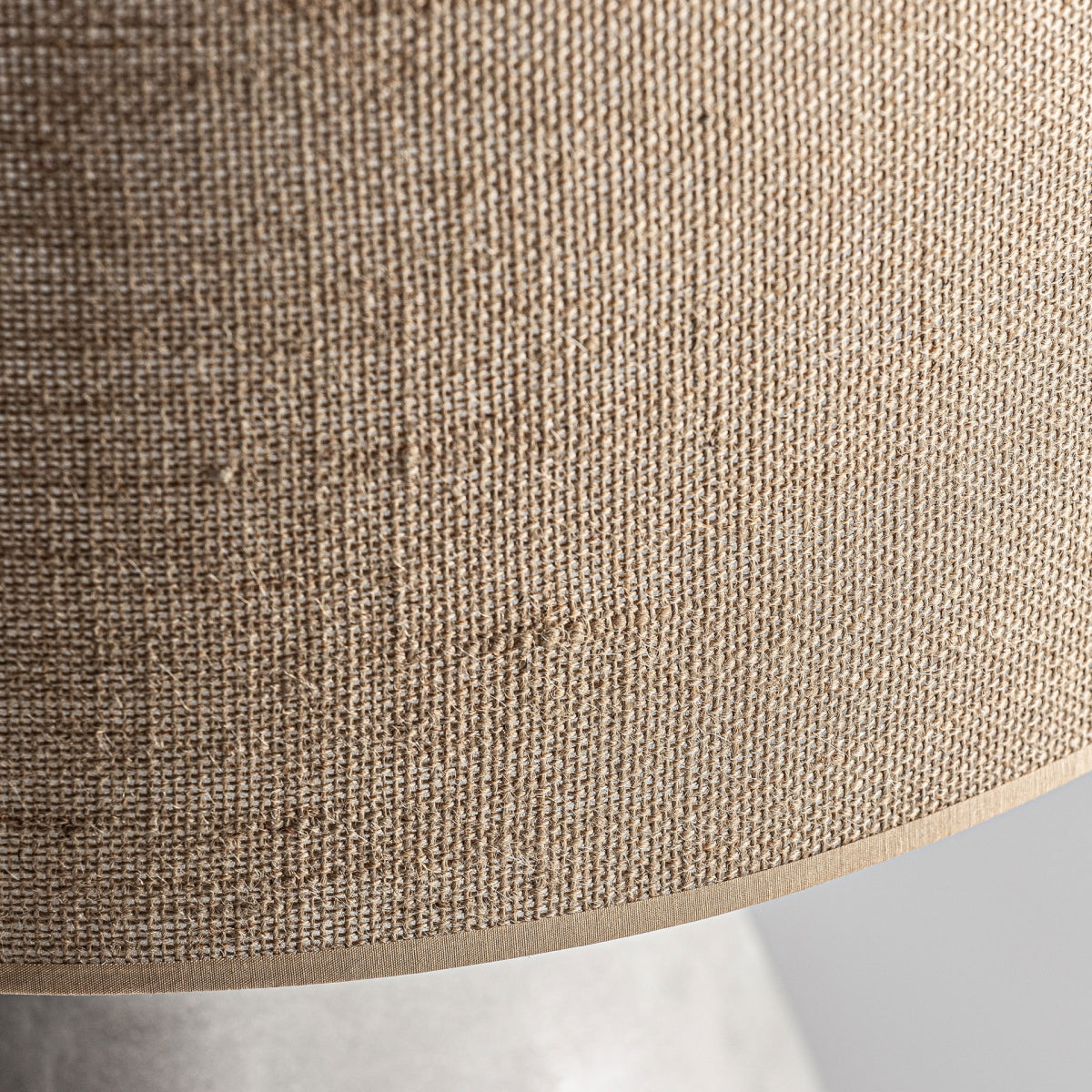 Lampe de table en résine beige | Vical Liss | REMO-HOME, mobilier et décoration d'intérieur