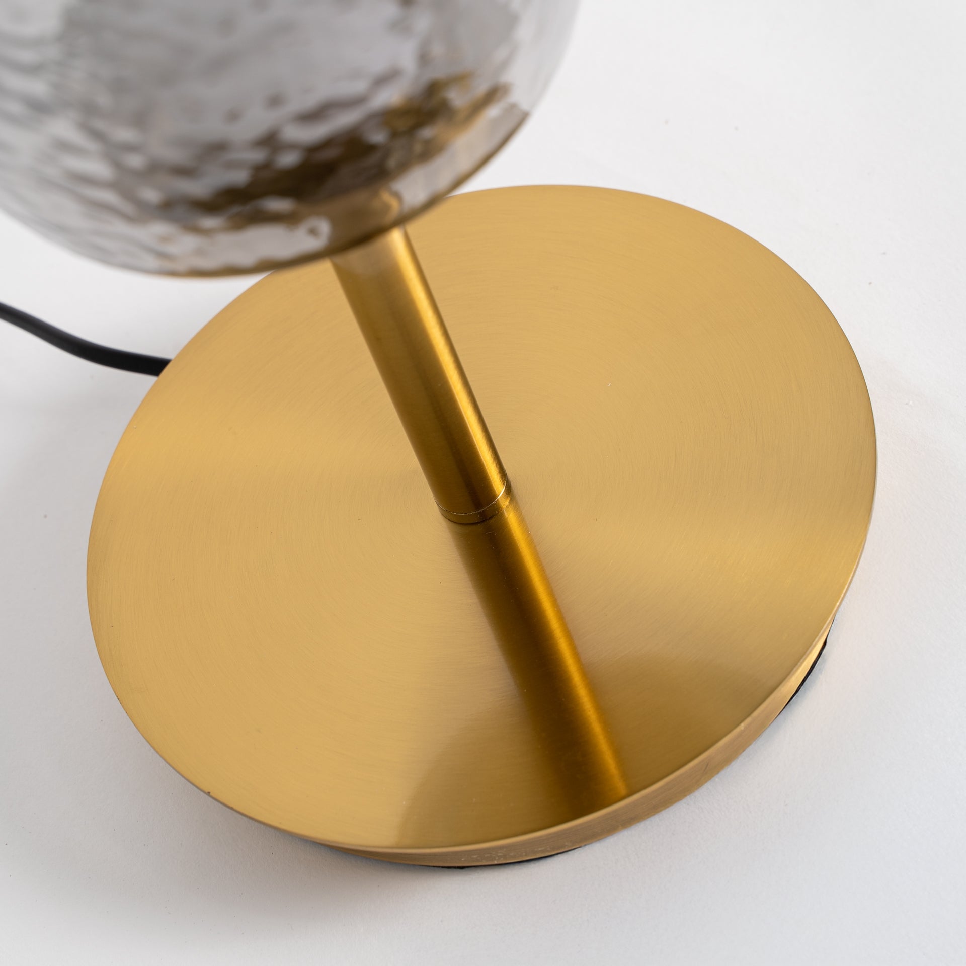 Lampe de table verre strié gris et métal doré | VICAL Aine | REMO-HOME, mobilier design et décoration d'intérieur