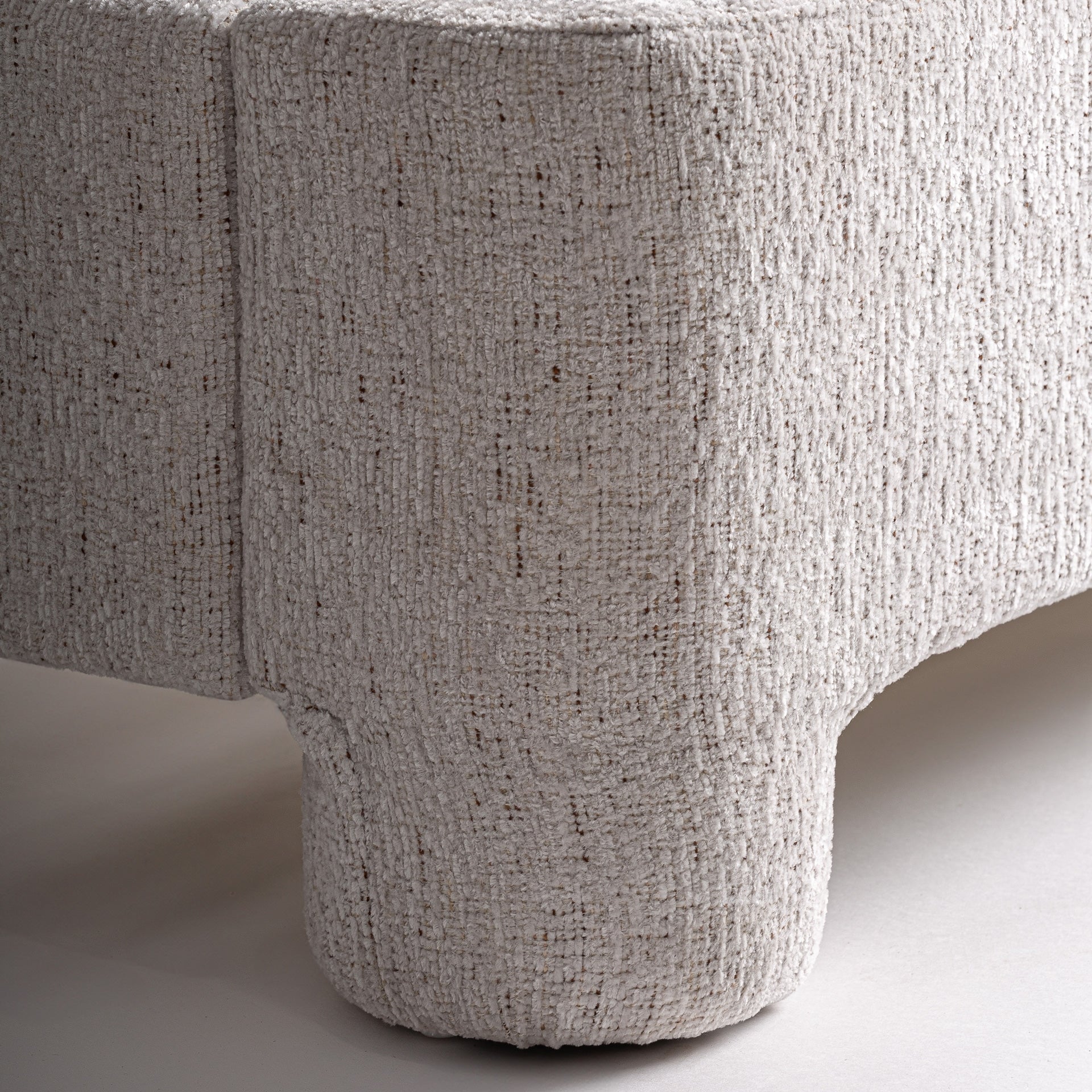 Lit design enveloppant beige | VICAL Alevia | REMO-HOME, mobilier design et décoration d'intérieur