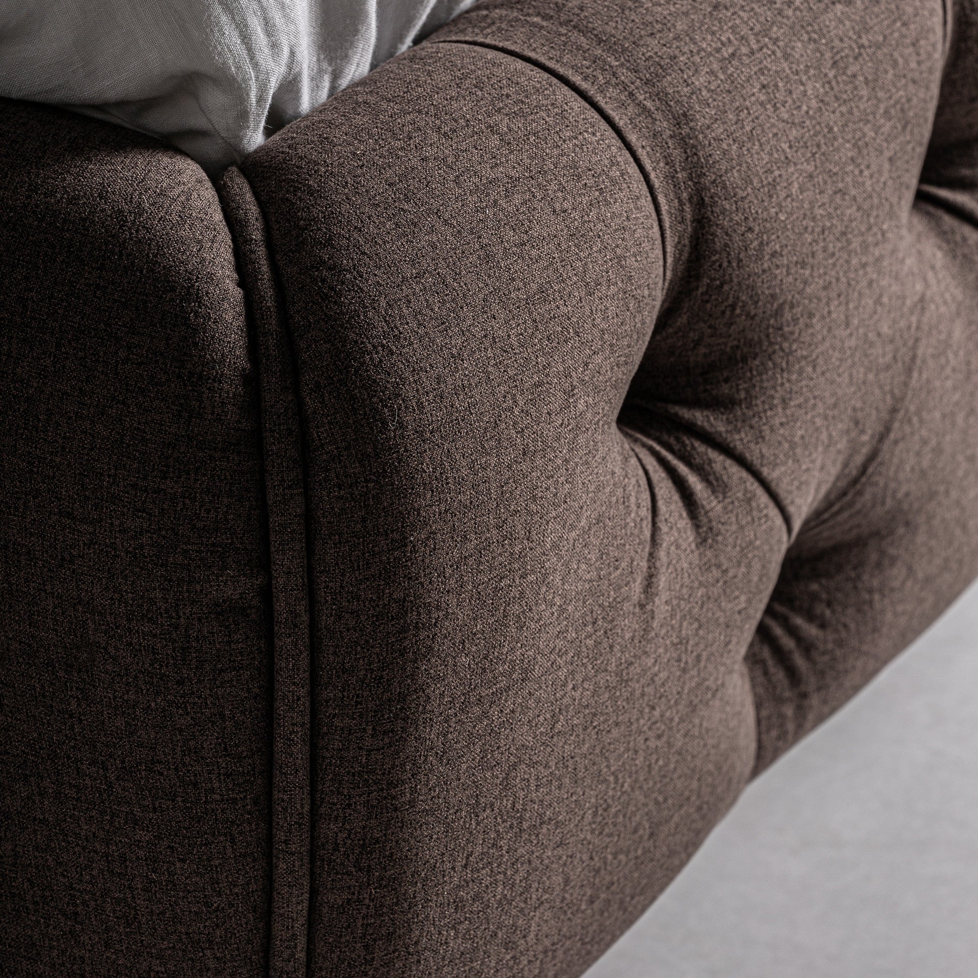 Lit double velours marron tête de lit capitonnée haute | VICAL Oslo | REMO-HOME, mobilier design et décoration d'intérieur