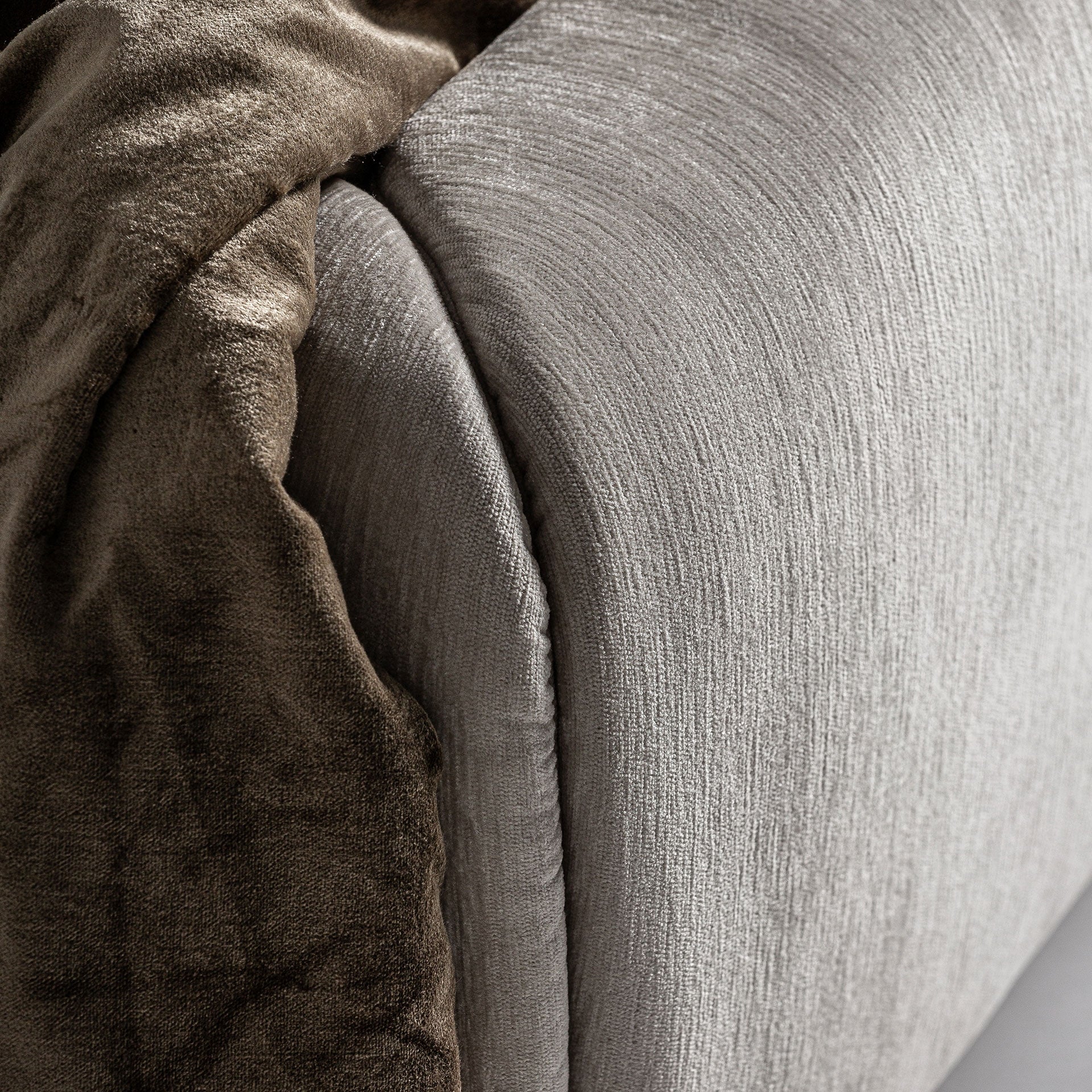 Lit rembourré style provençal gris tête de lit haute | VICAL Bend | REMO-HOME, mobilier design et décoration d'intérieur