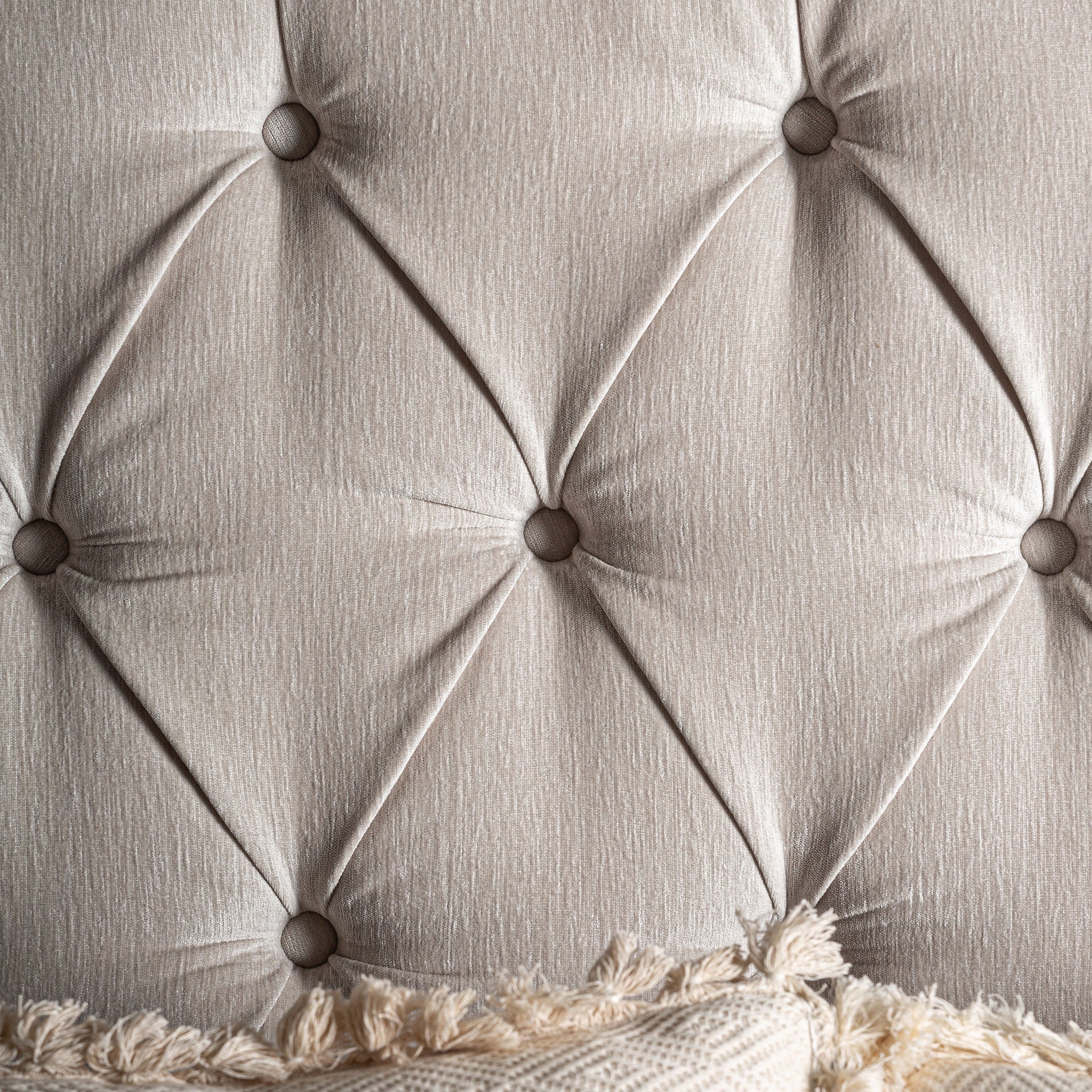 Lit rembourré style provençal gris tête de lit haute | VICAL Bend | REMO-HOME, mobilier design et décoration d'intérieur