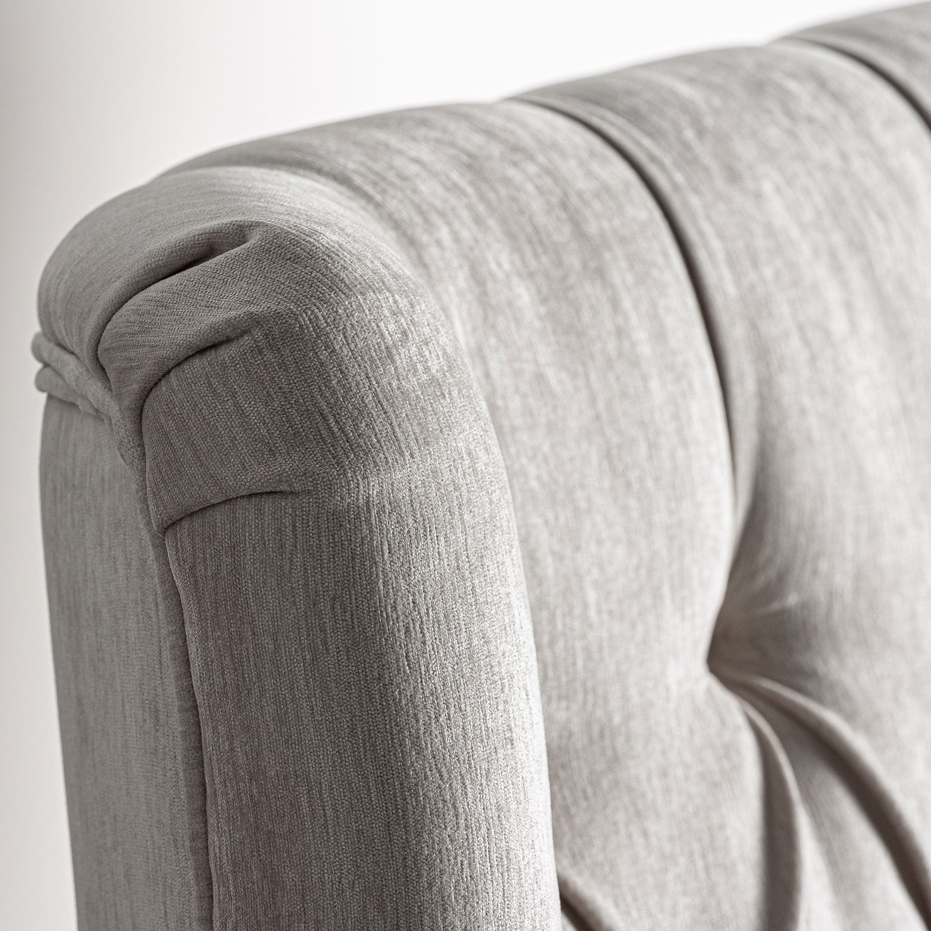 Lit rembourré style provençal gris tête de lit haute | VICAL Bend | REMO-HOME, mobilier design et décoration d'intérieur