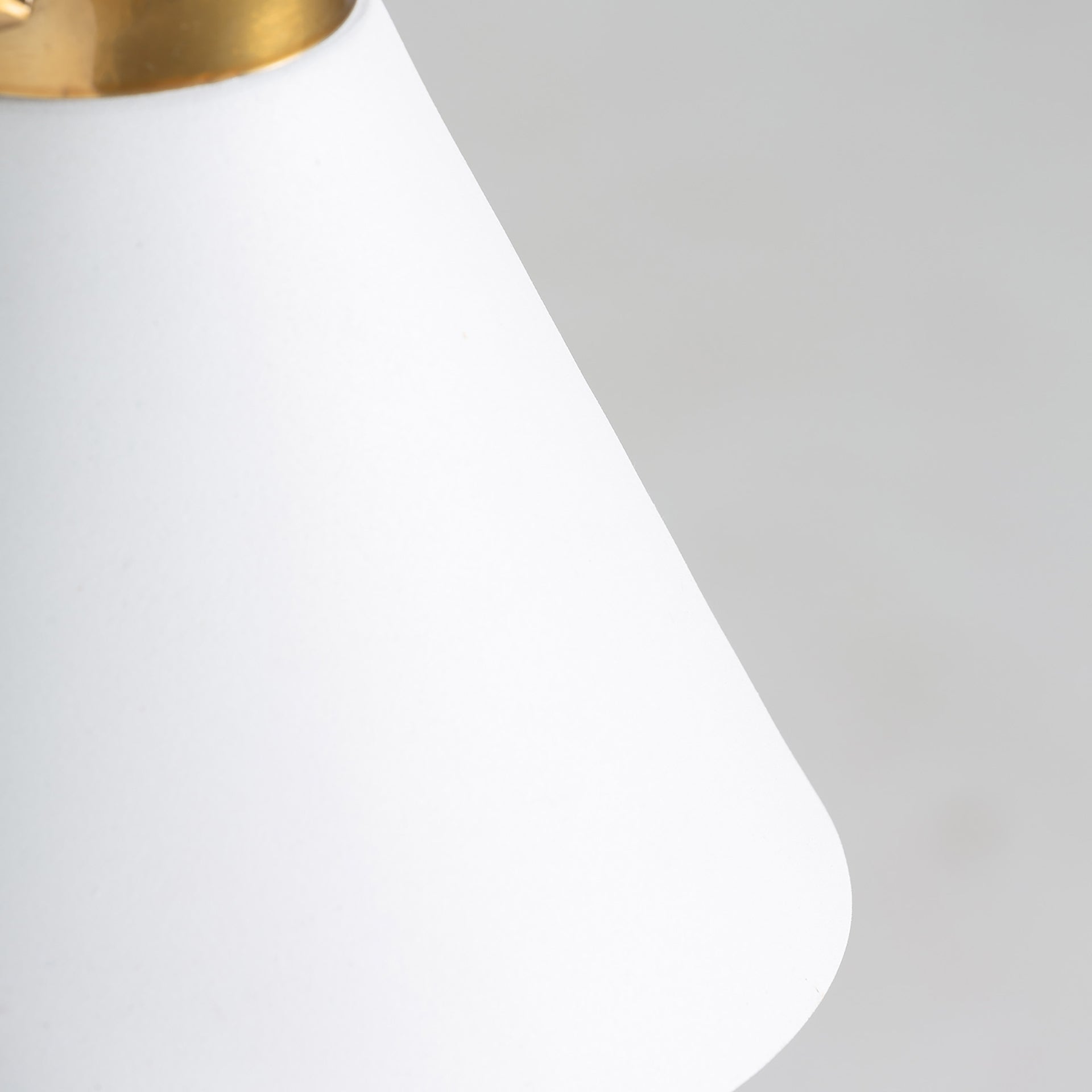 Lustre art déco blanc et or | VICAL | REMO-HOME, mobilier design et décoration d'intérieur