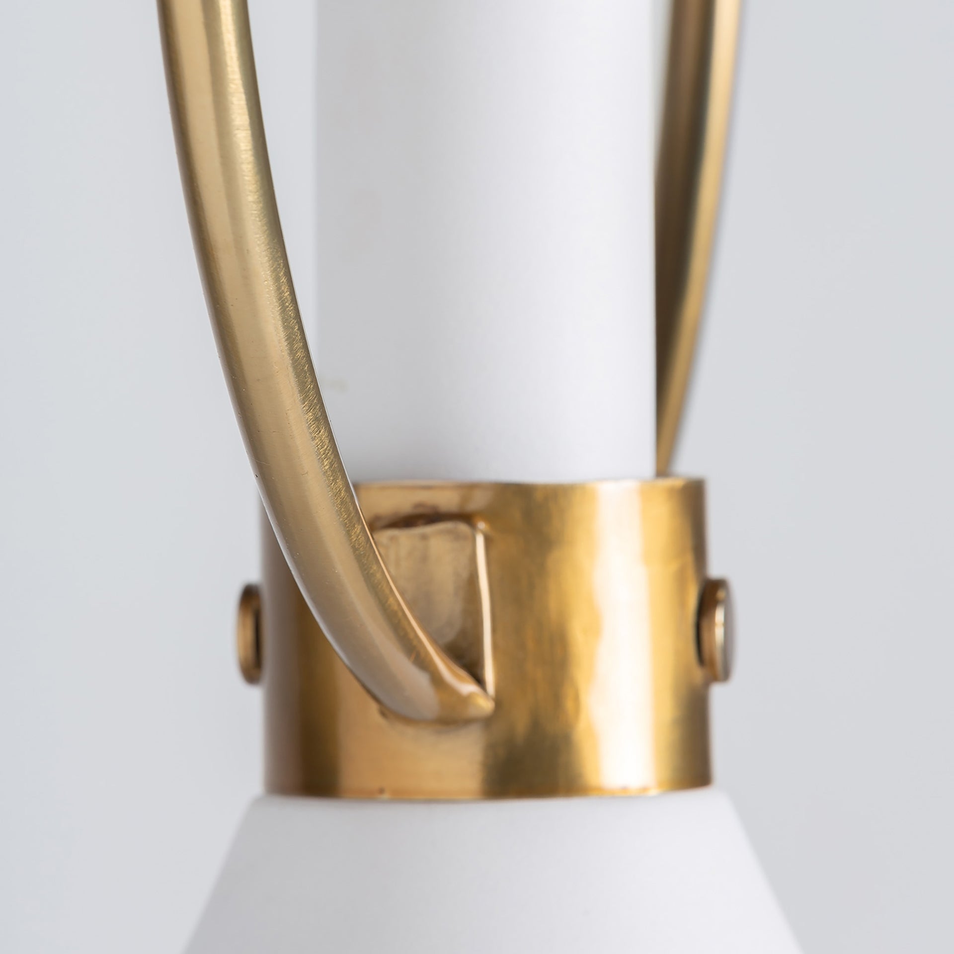 Lustre art déco blanc et or | VICAL | REMO-HOME, mobilier design et décoration d'intérieur