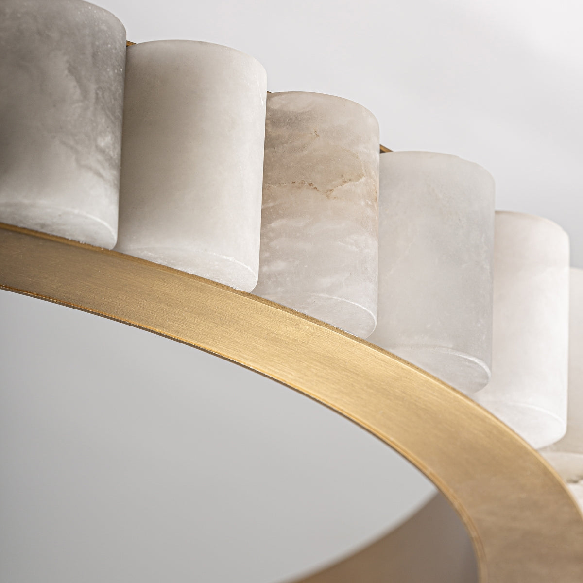 Lustre en marbre blanc et laiton | Vical Stelle | REMO-HOME, mobilier et décoration d'intérieur