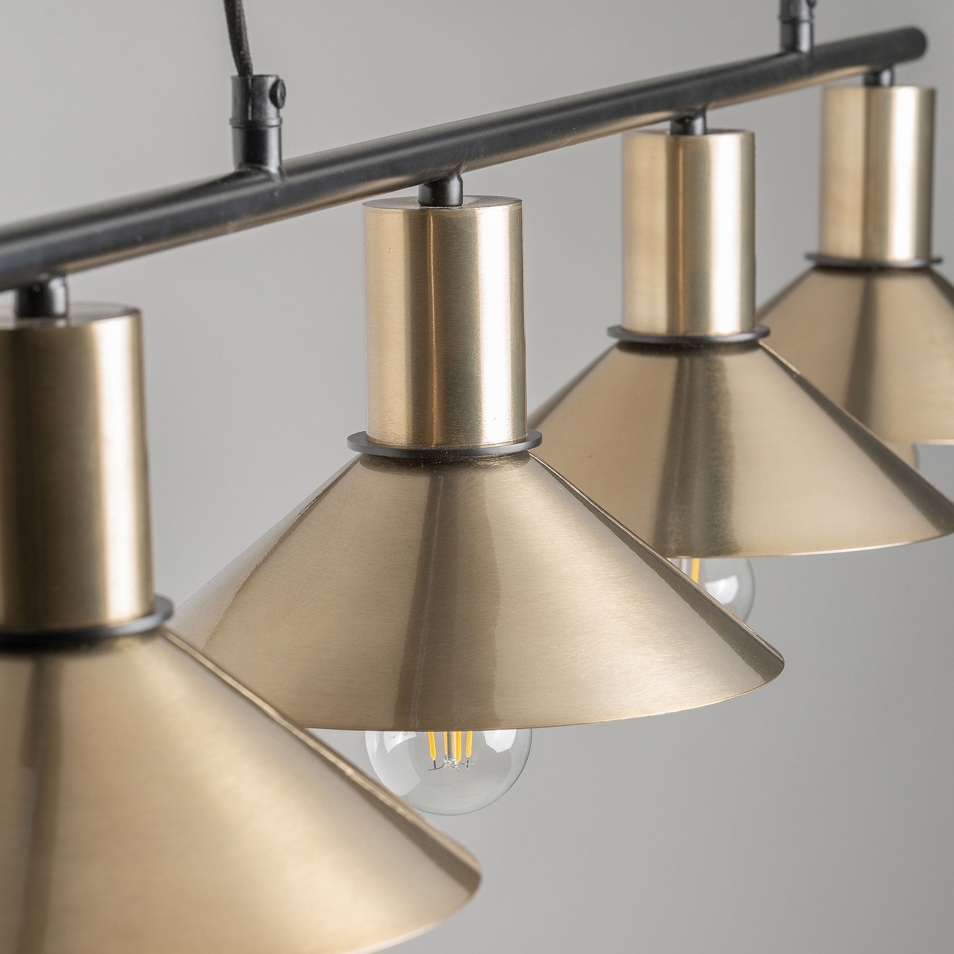 Lustre plafond métal doré et noir | VICAL | REMO-HOME, mobilier design et décoration d'intérieur