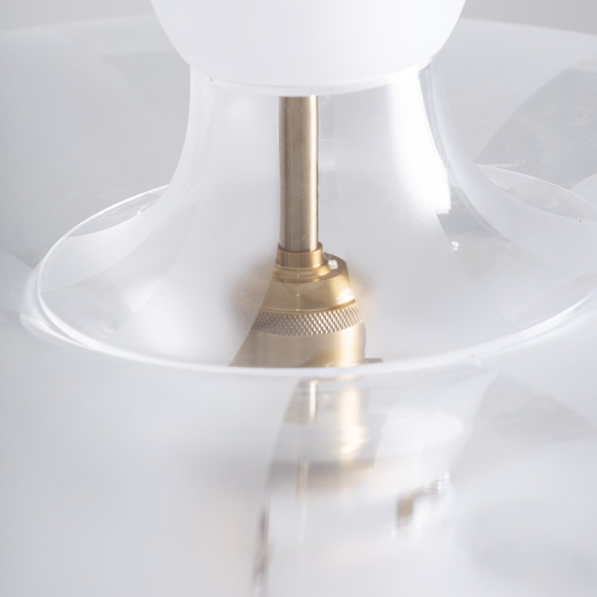 Lustre rond acrylique blanc | VICAL Sasha | REMO-HOME, mobilier design et décoration d'intérieur