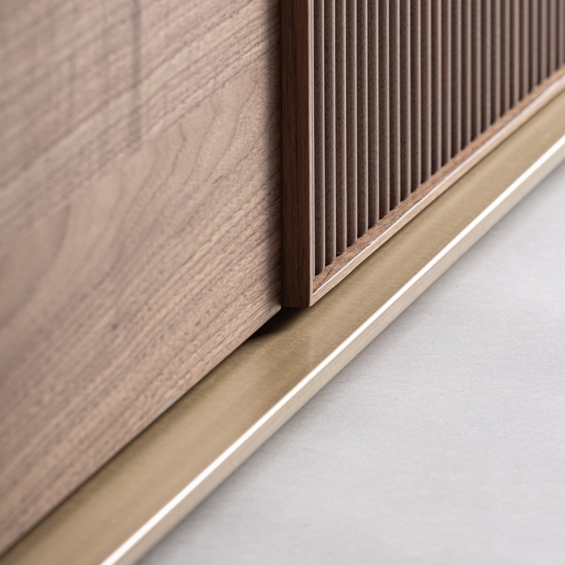 Meuble TV bois frêne clair et acier | VICAL Aisby | REMO-HOME, mobilier design et décoration d'intérieur