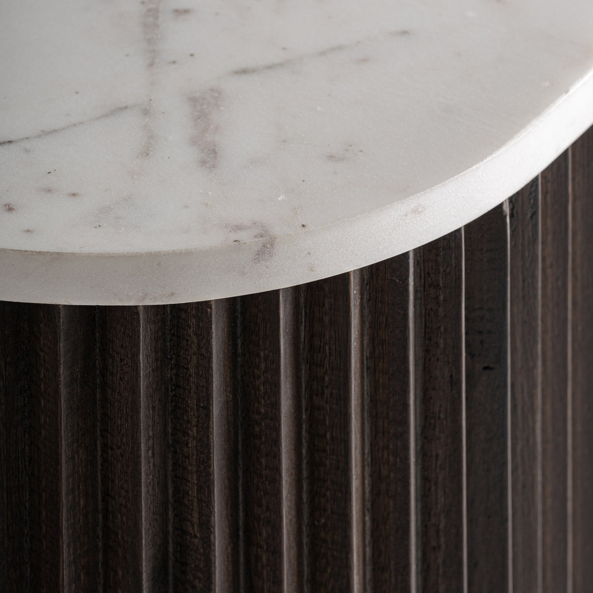 Meuble TV en marbre blanc et manguier | Vical Cenves | REMO-HOME, mobilier et décoration d'intérieur