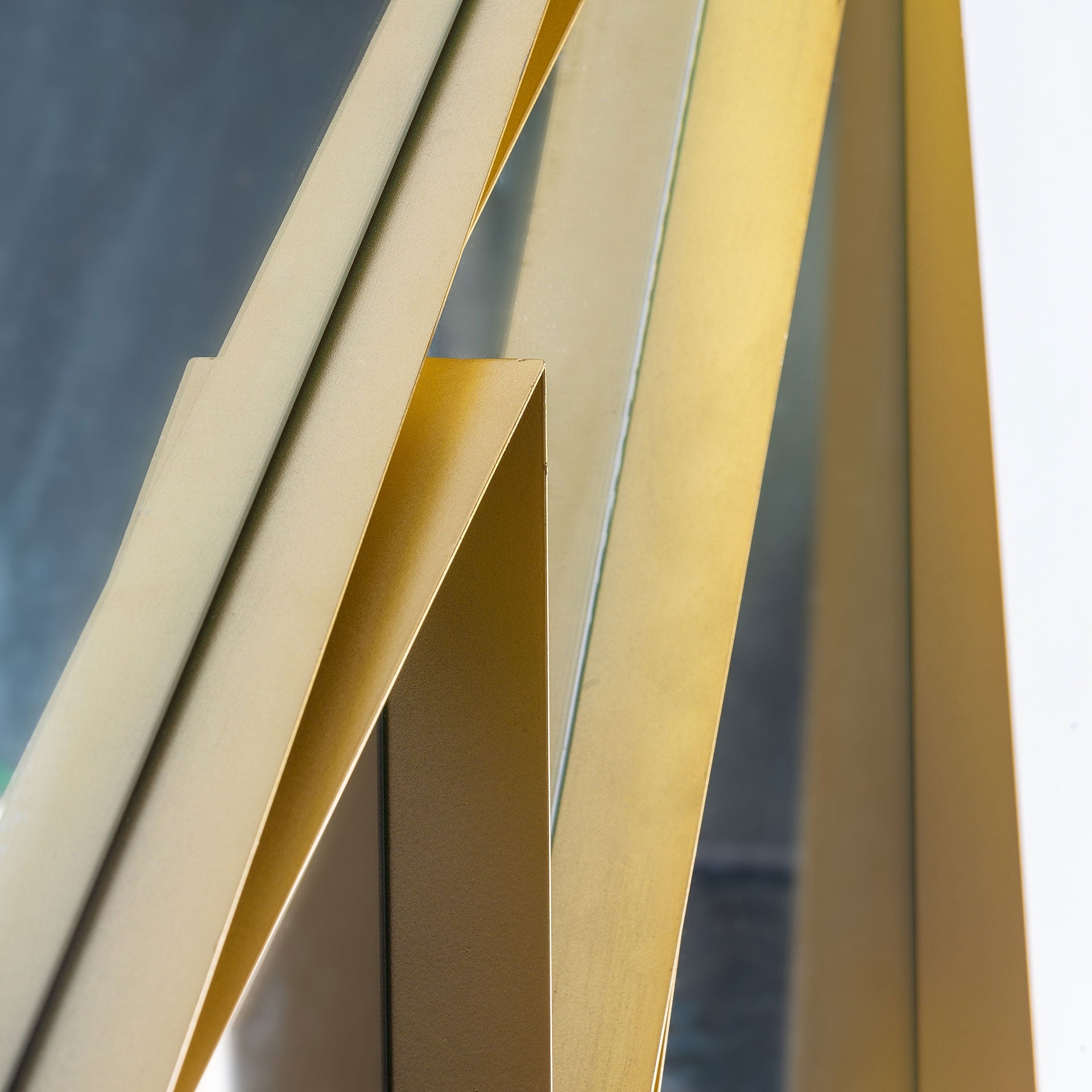 Miroir mural géométrique laiton doré 58 cm | VICAL Kodie | REMO-HOME, mobilier design et décoration d'intérieur