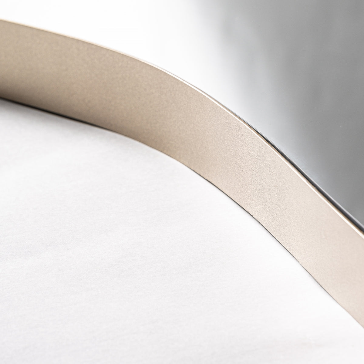 Miroir organique en laiton doré | Vical Drop | REMO-HOME, mobilier et décoration d'intérieur