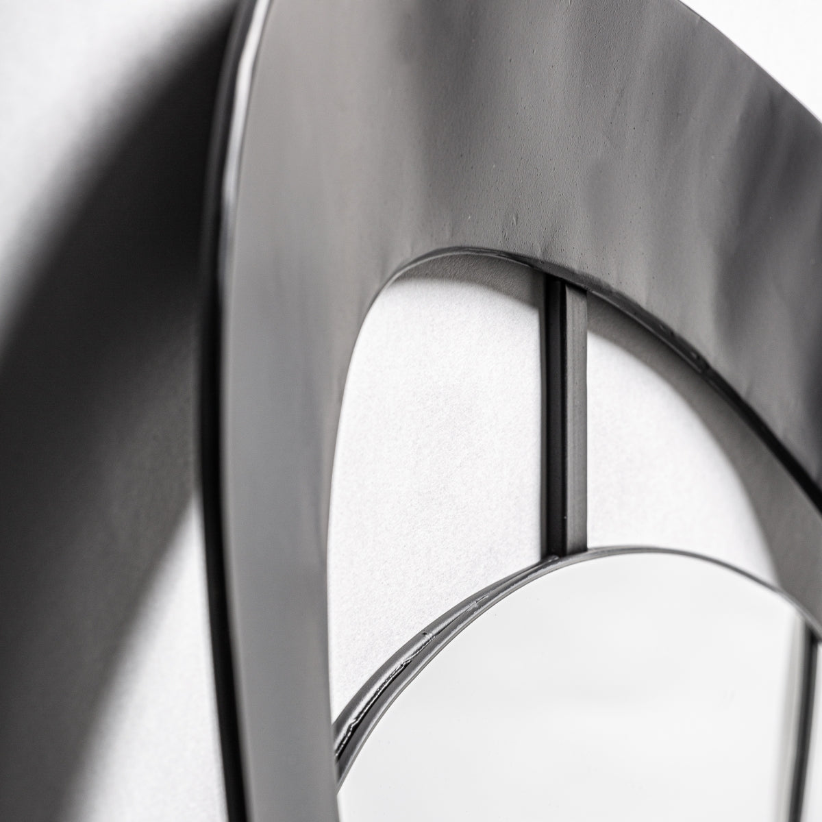 Miroir organique en métal noir | Vical Daisy | REMO-HOME, mobilier et décoration d'intérieur