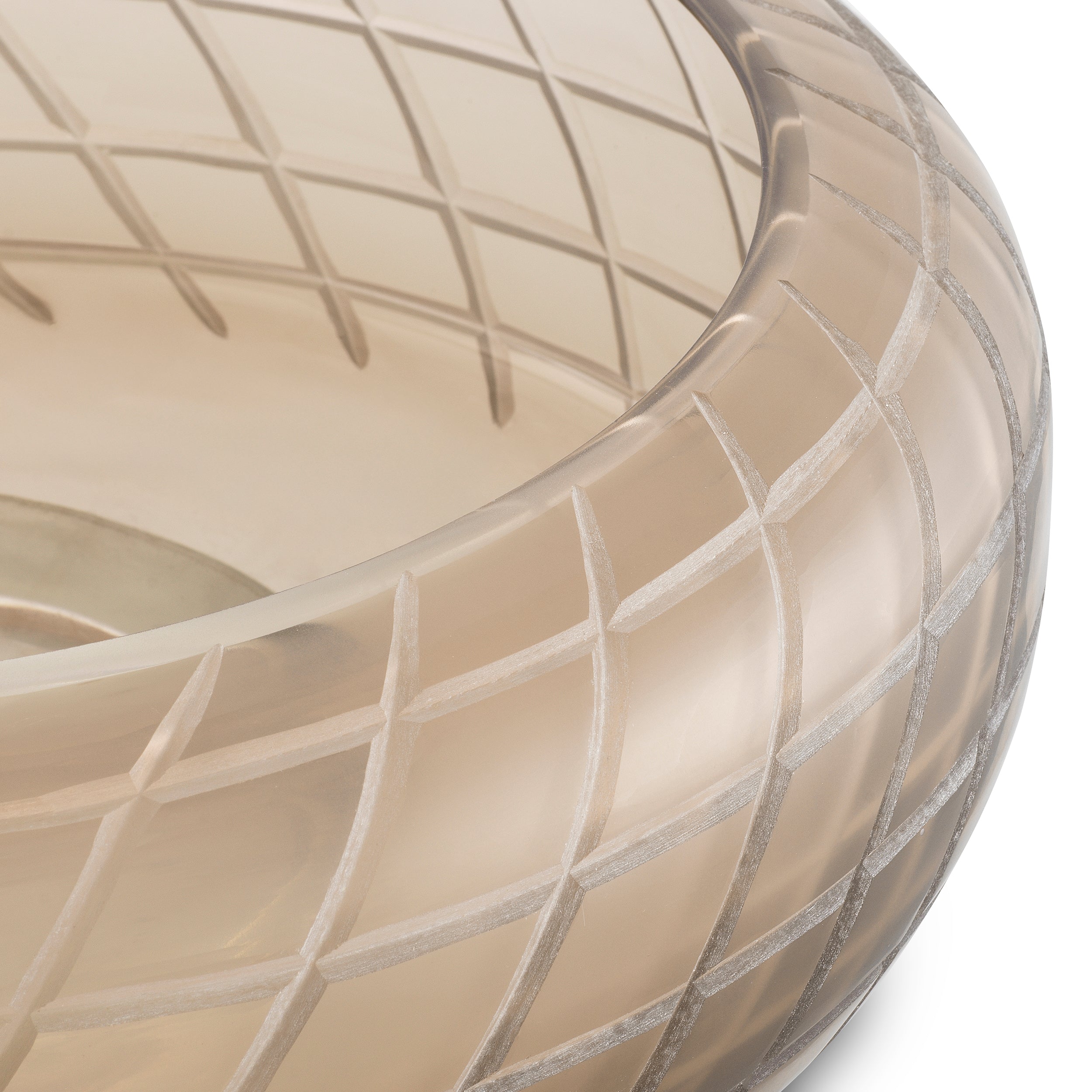 Coupe decorative luxe en recycled sable color glass | Eichholtz Tarano