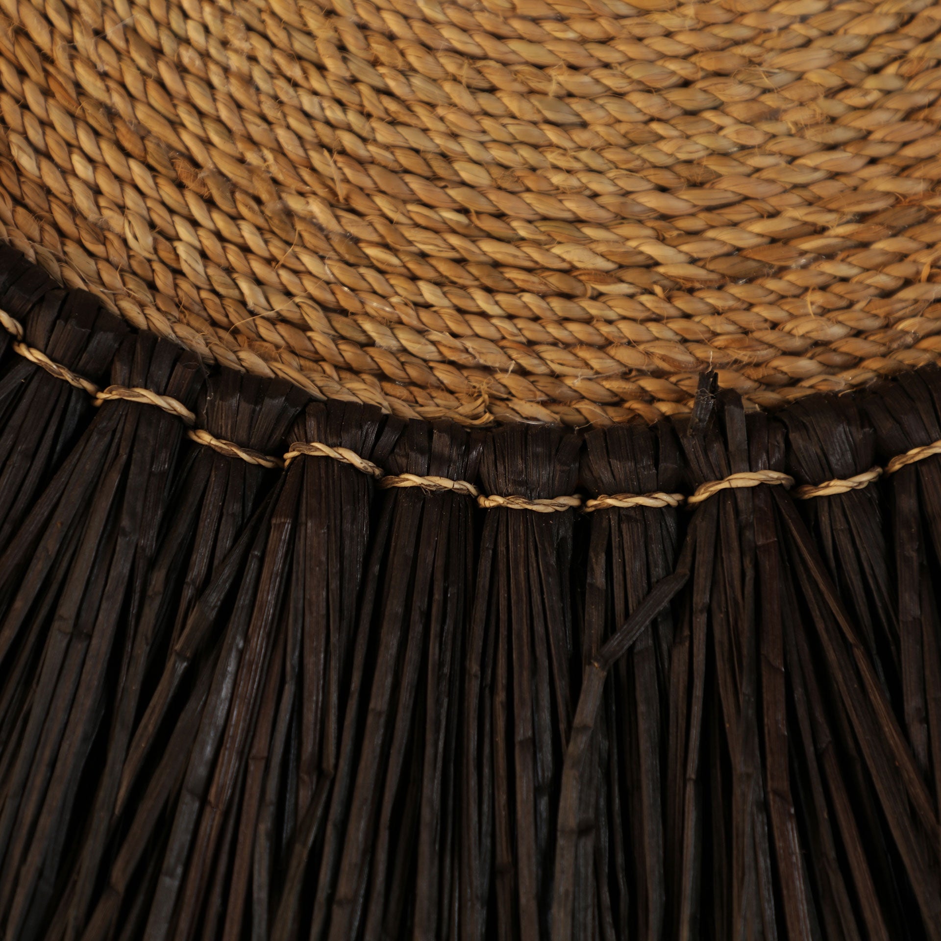 Panneau décoratif raphia noir et naturel | VICAL | REMO-HOME, mobilier design et décoration d'intérieur