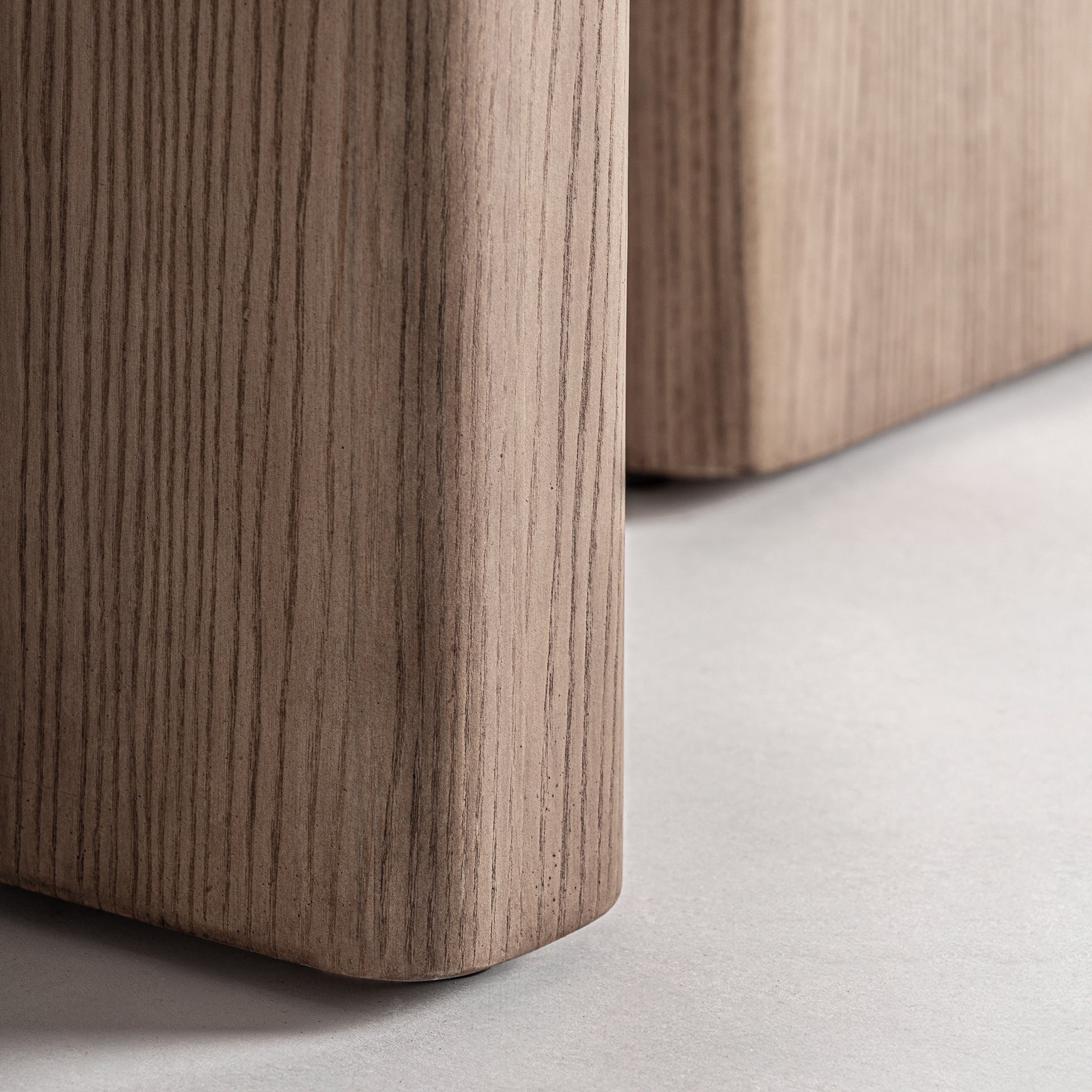 Pied de lit chêne & laiton doré | VICAL Windek | REMO-HOME, mobilier design et décoration d'intérieur