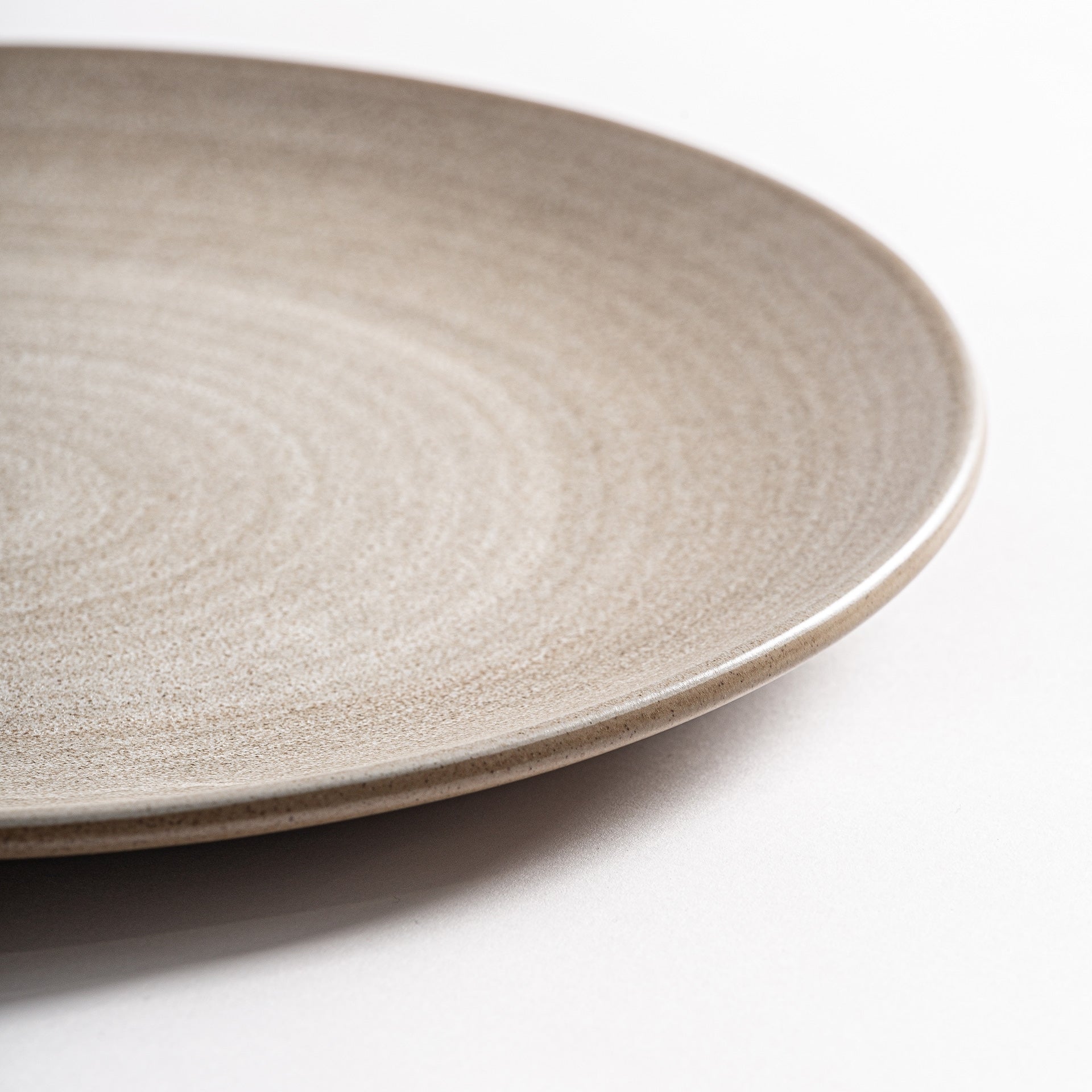 Plat carré en porcelaine beige | VICAL Mulcey | REMO-HOME, mobilier design et décoration d'intérieur