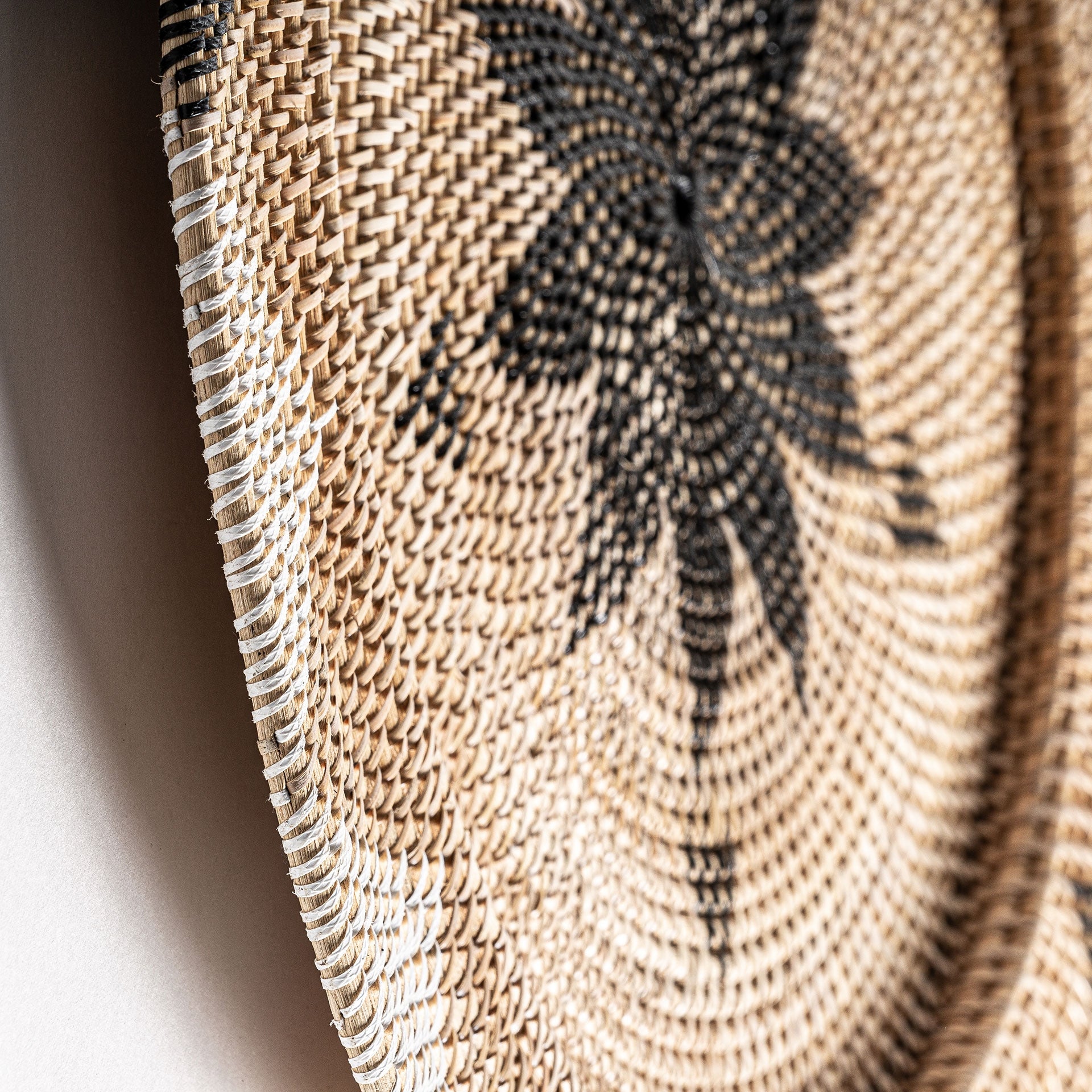 Plat décoratif en rond rotin brun | VICAL | REMO-HOME, mobilier design et décoration d'intérieur