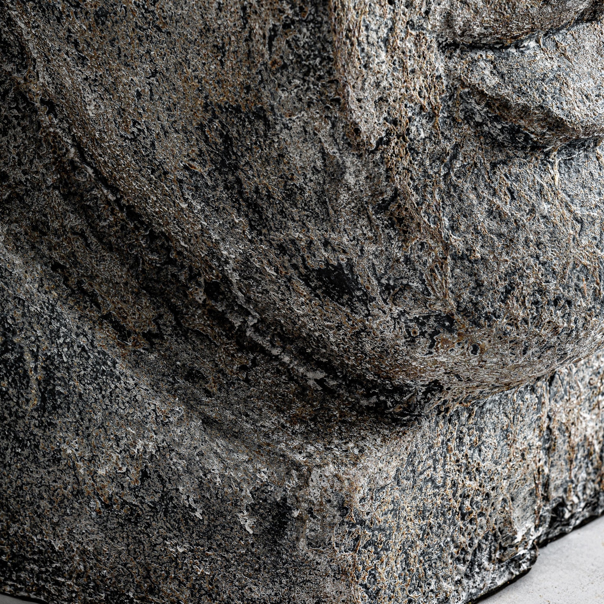 Sculpture en béton gris patiné | VICAL Khalid | REMO-HOME, mobilier design et décoration d'intérieur