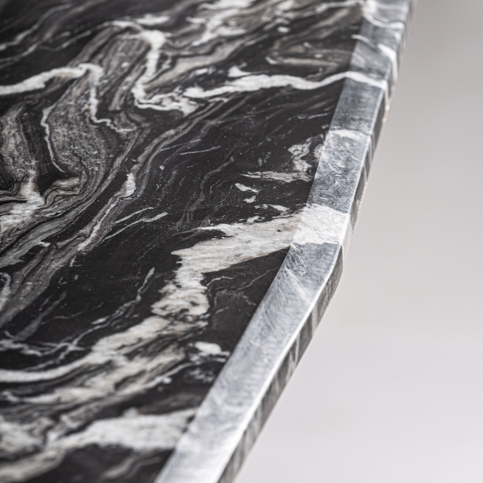 Table à Manger ovale en marbre noir | VICAL Gautby | REMO-HOME, mobilier design et décoration d'intérieur