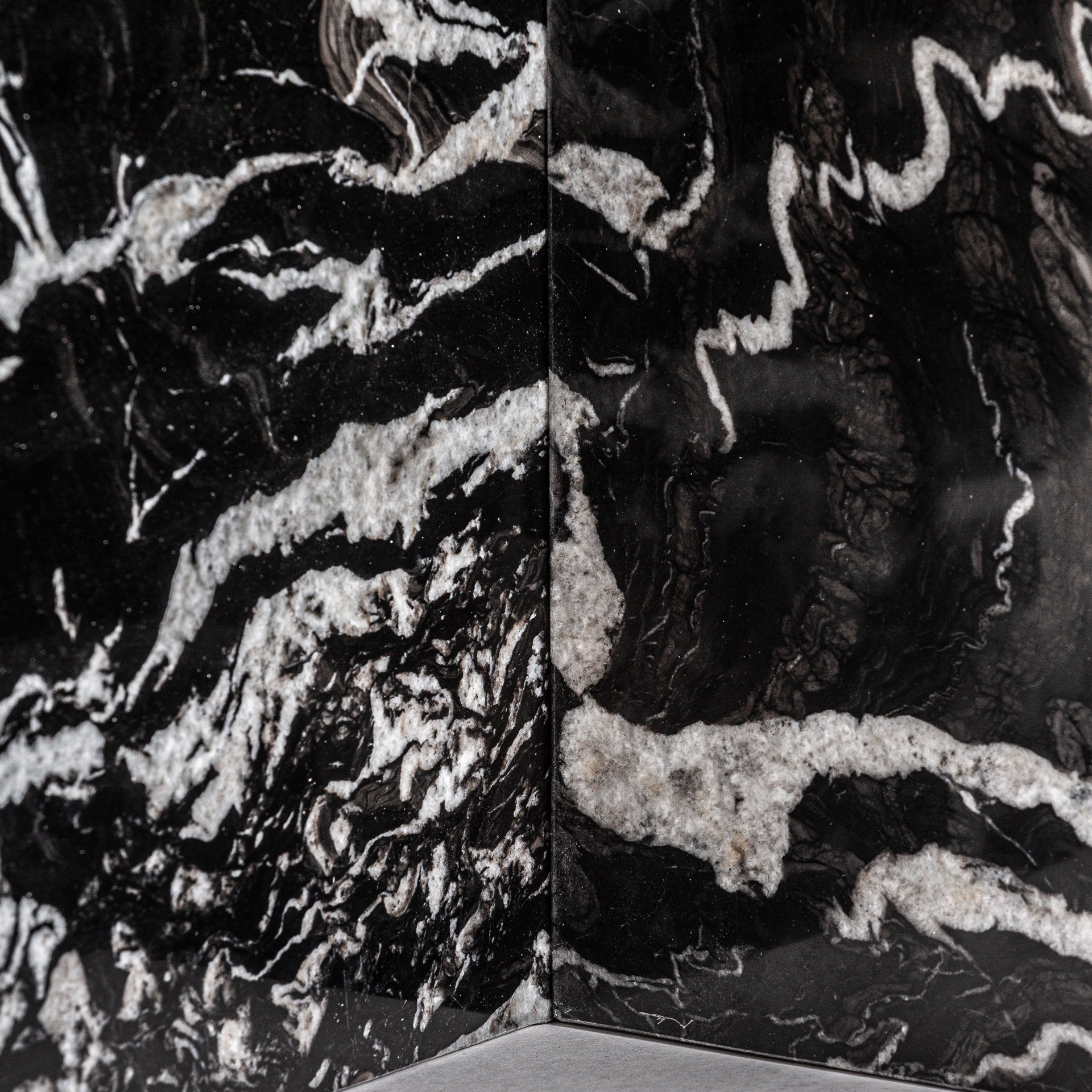 Table à Manger ovale en marbre noir | VICAL Gautby | REMO-HOME, mobilier design et décoration d'intérieur