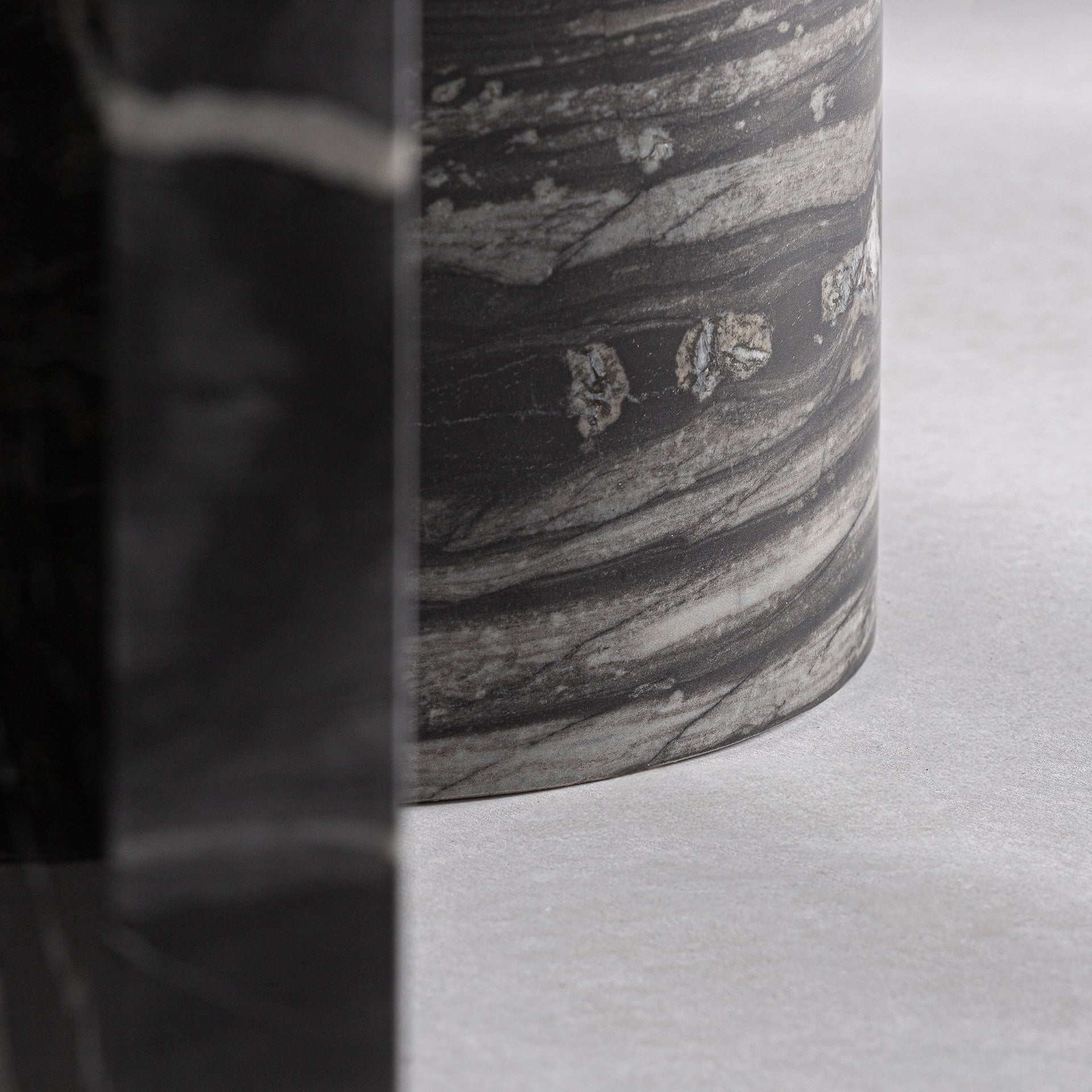 Table à Manger ovale en marbre noir | VICAL Gautby | REMO-HOME, mobilier design et décoration d'intérieur