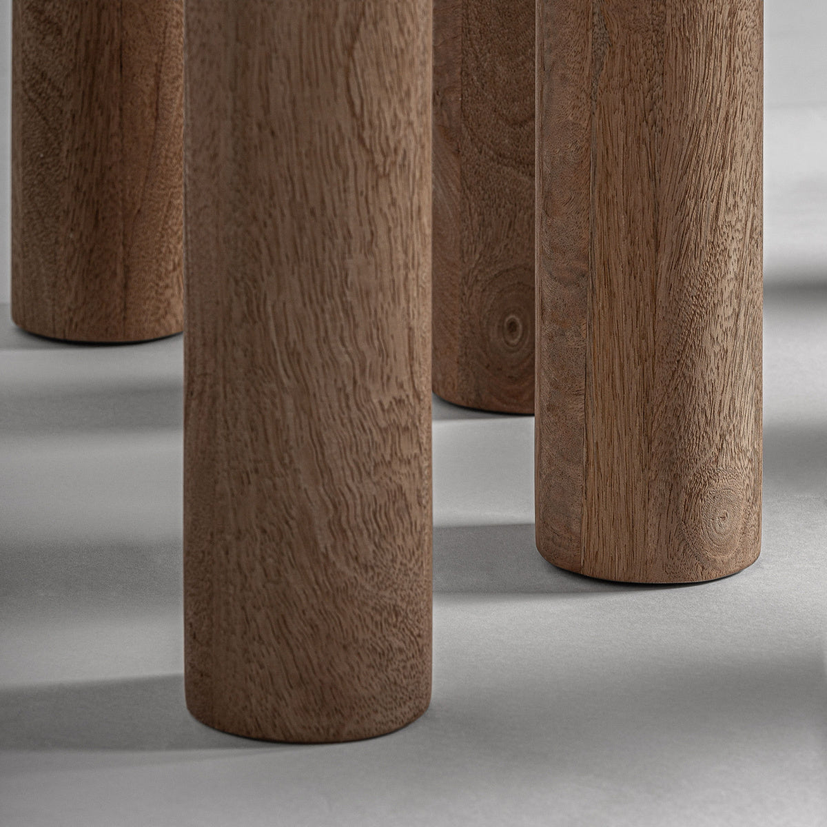 Table à manger carrée en manguier/travertin | VICAL Jacquard | REMO-HOME, mobilier design et décoration d'intérieur