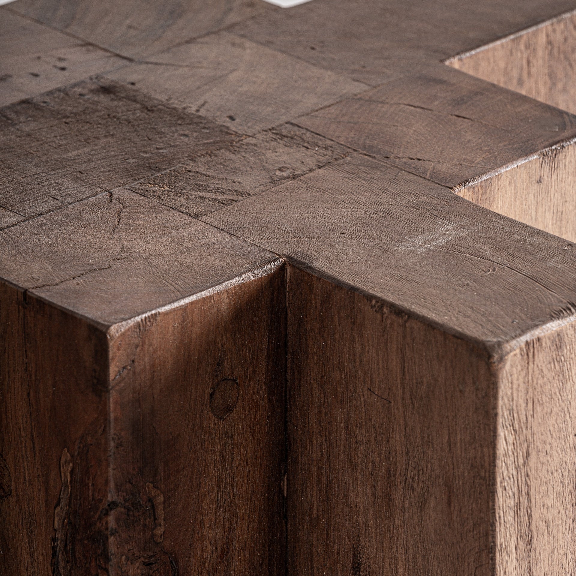 Table basse carrée bois récupéré | VICAL Brutalist | REMO-HOME, mobilier design et décoration d'intérieur