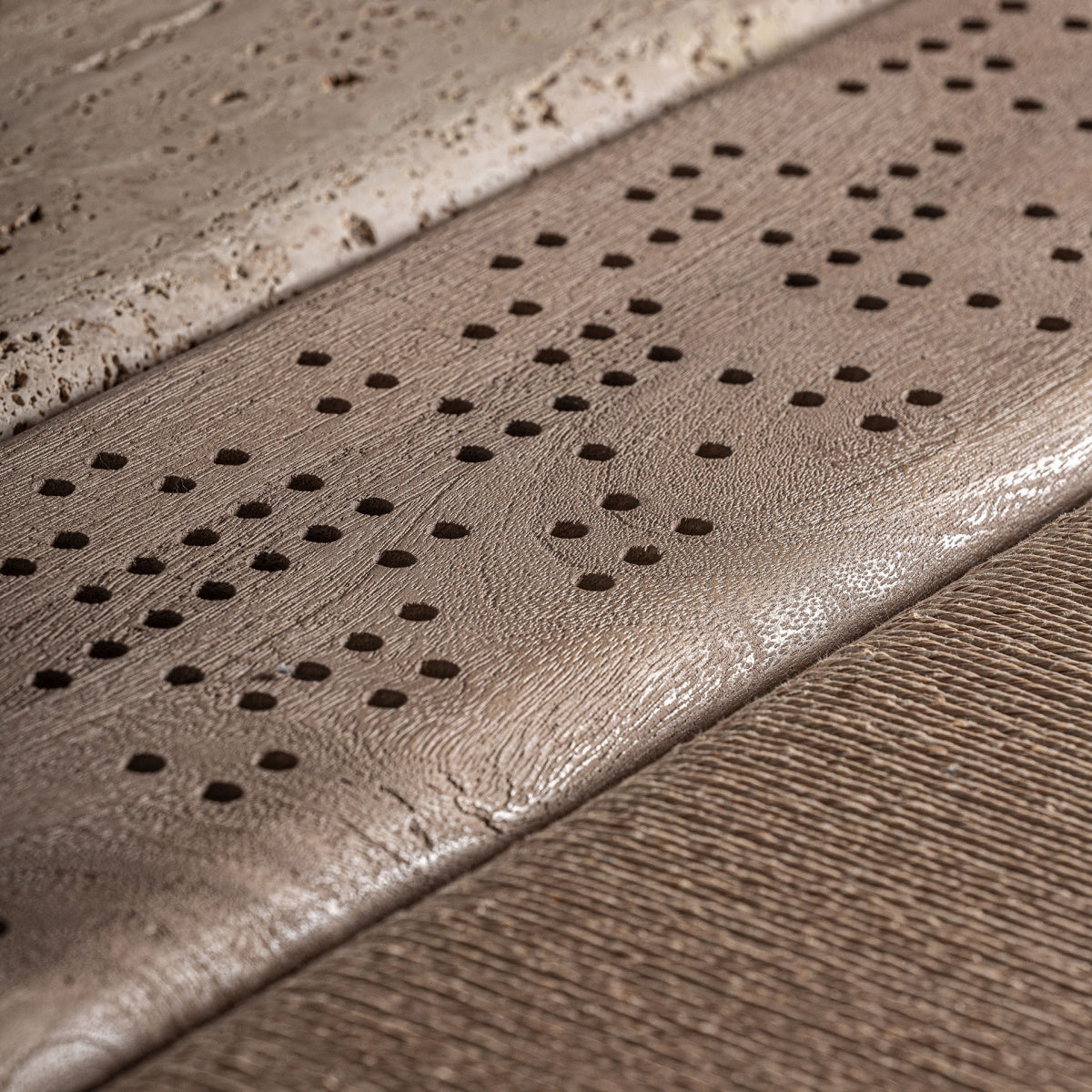 Table basse carrée en manguier/travertin | VICAL Jacquard | REMO-HOME, mobilier design et décoration d'intérieur