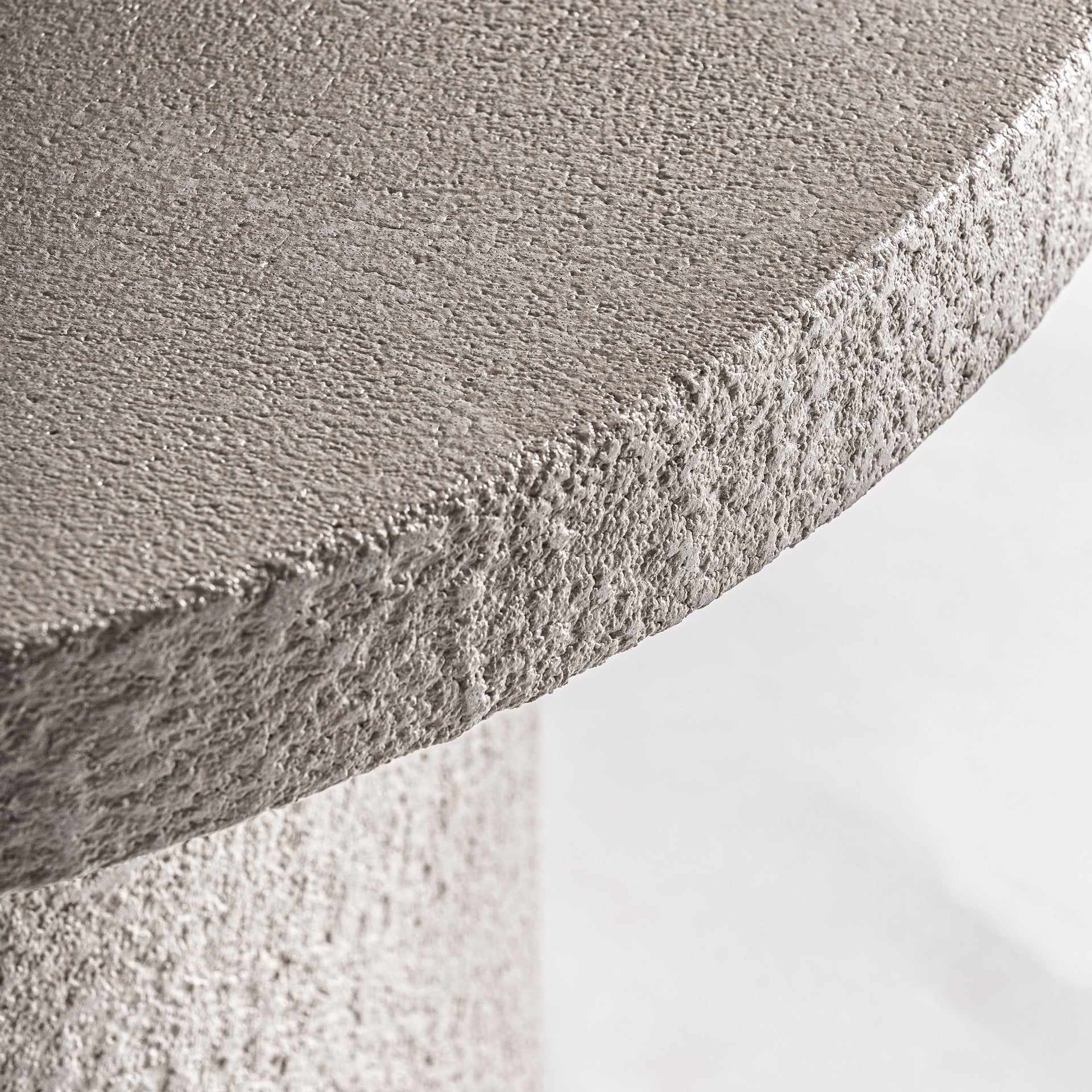 Table basse ciment blanc cassé 56cm | VICAL Banfe | REMO-HOME, mobilier design et décoration d'intérieur