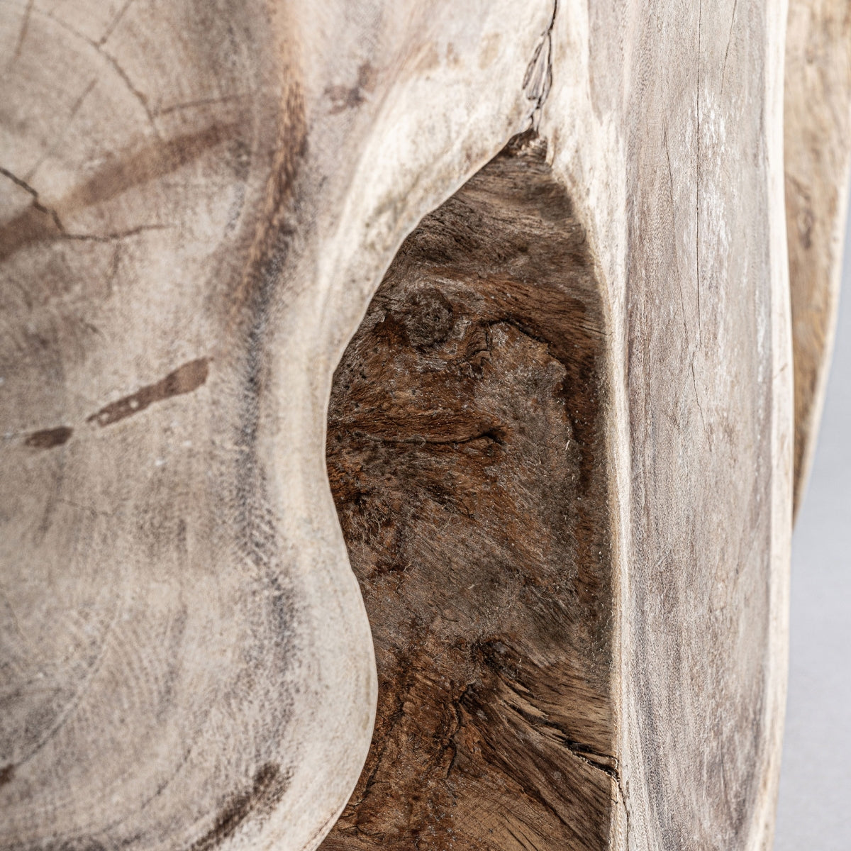 Table basse en bois de suar | VICAL Tuxford | REMO-HOME, mobilier design et décoration d'intérieur