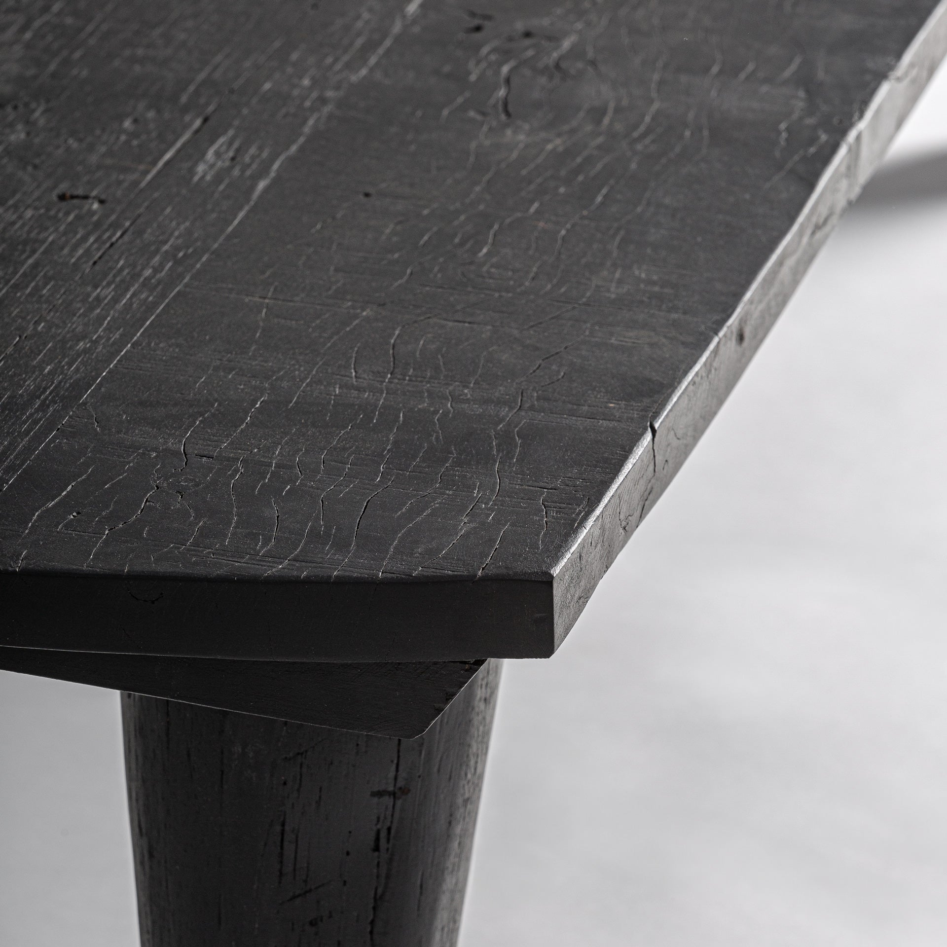 Table basse en bois récupéré noir | VICAL Allons | REMO-HOME, mobilier design et décoration d'intérieur