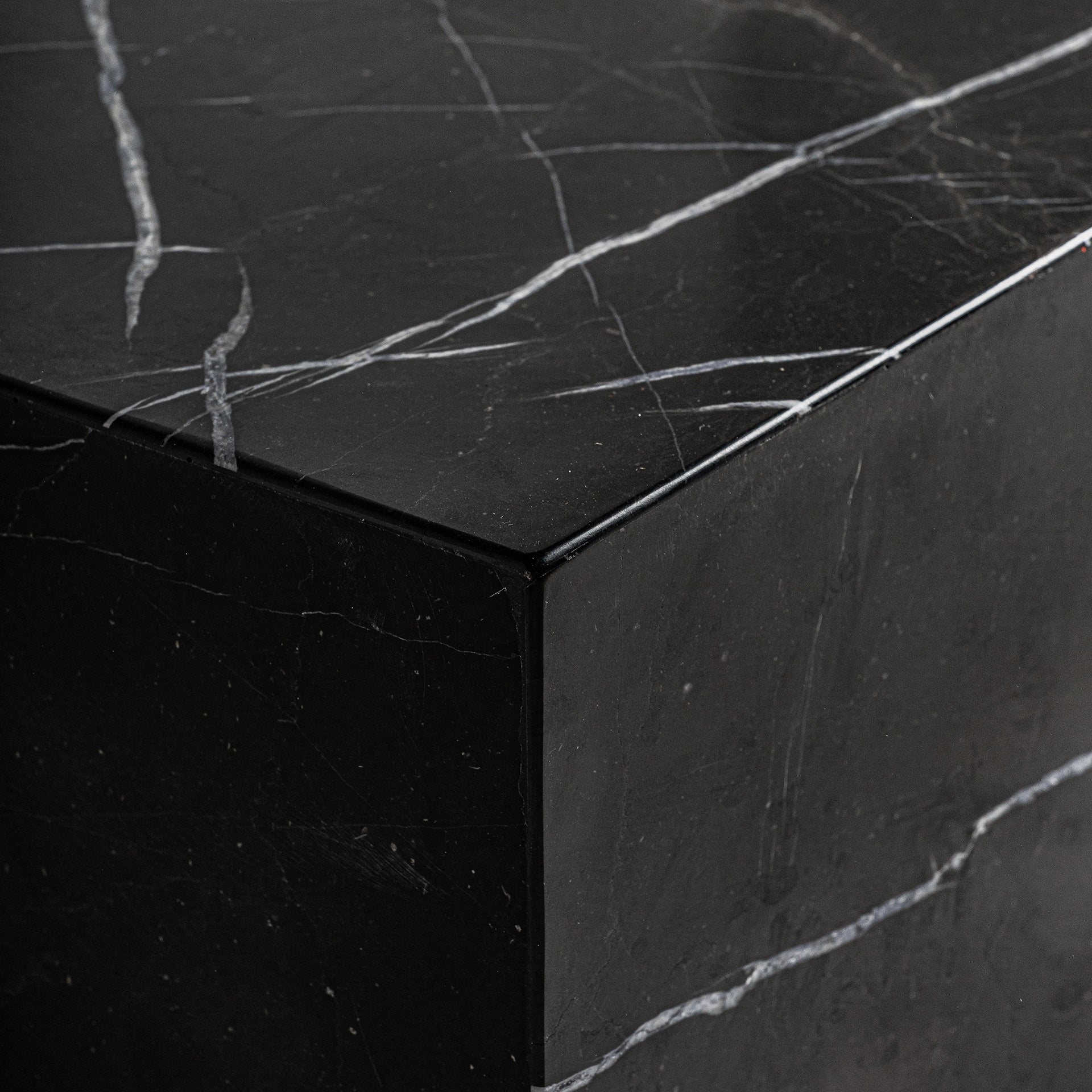 Table basse marbre noir poli | VICAL Laiz | REMO-HOME, mobilier design et décoration d'intérieur