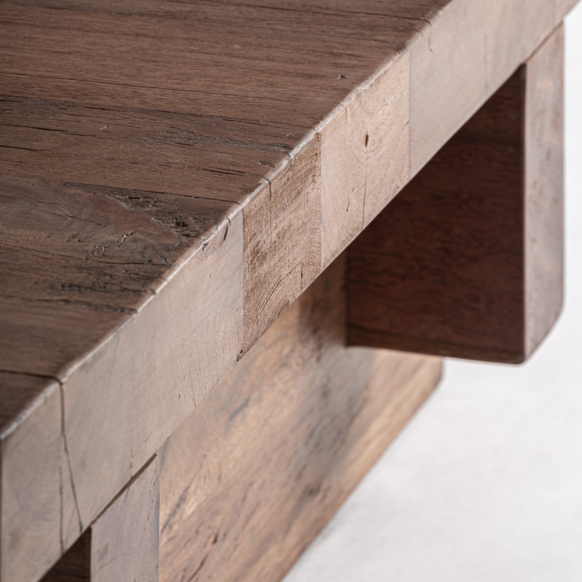 Table basse rectangulaire en bois récupéré | VICAL Brutaliste | REMO-HOME, mobilier design et décoration d'intérieur