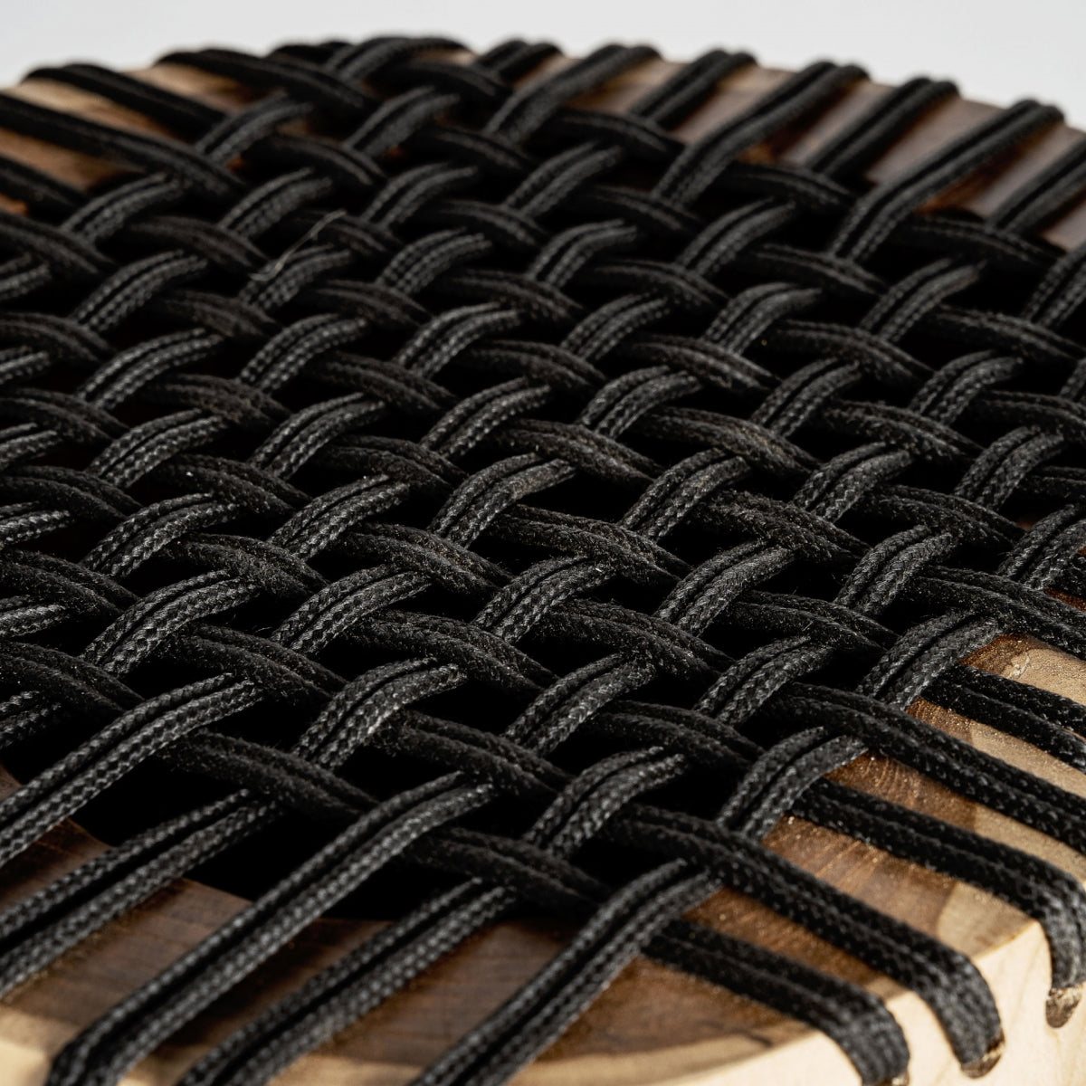 Table d'appoint en bois de suar | VICAL Obernai | REMO-HOME, mobilier design et décoration d'intérieur