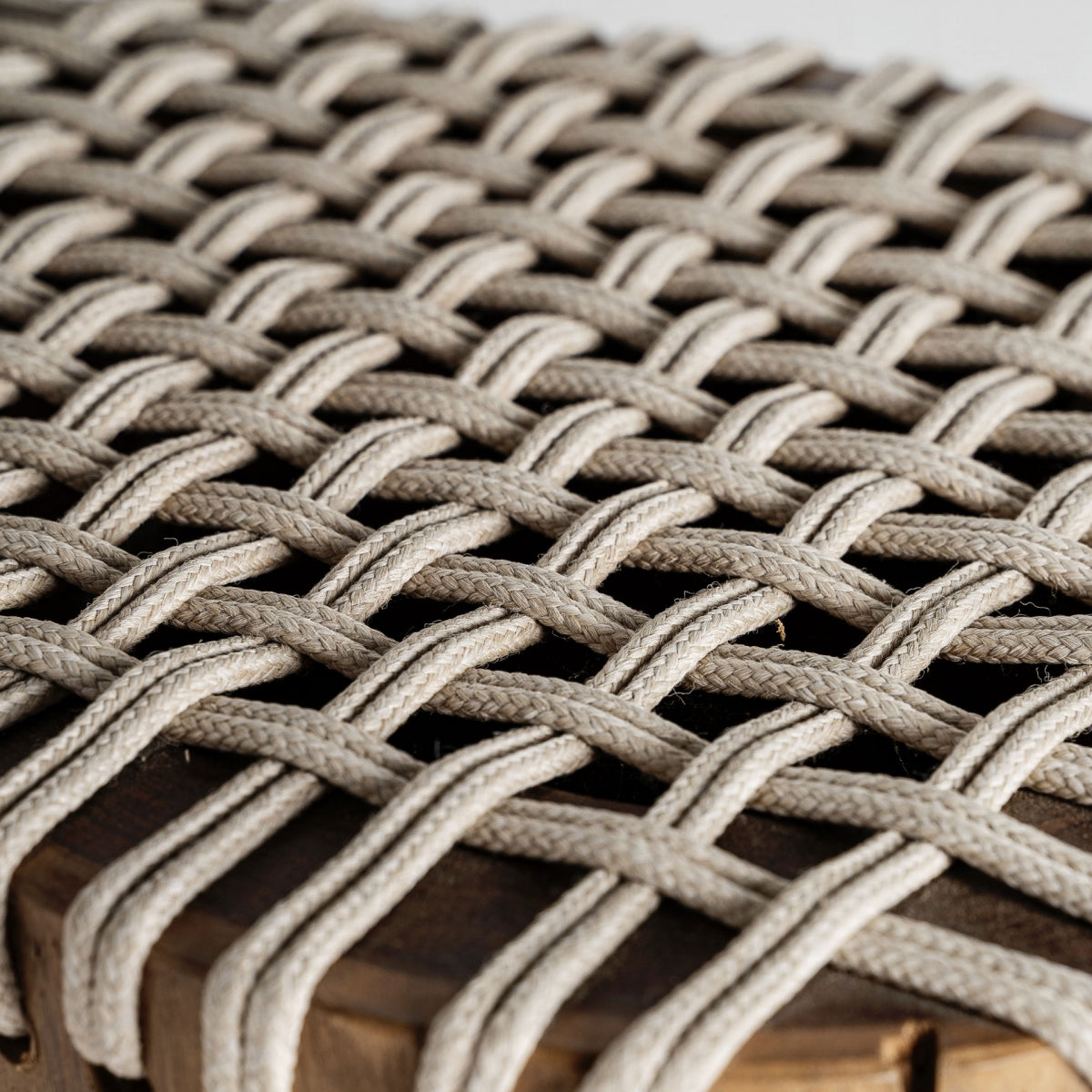 Table d'appoint en bois de suar | VICAL Obernai | REMO-HOME, mobilier design et décoration d'intérieur