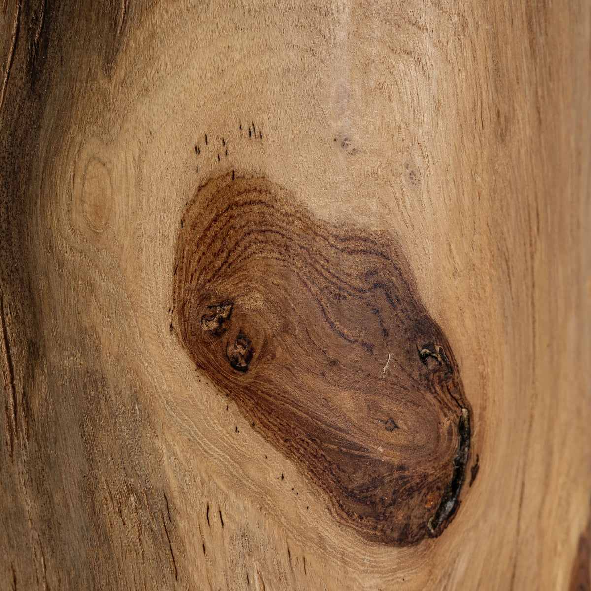 Table d'appoint en bois de suar | VICAL Obernai | REMO-HOME, mobilier design et décoration d'intérieur