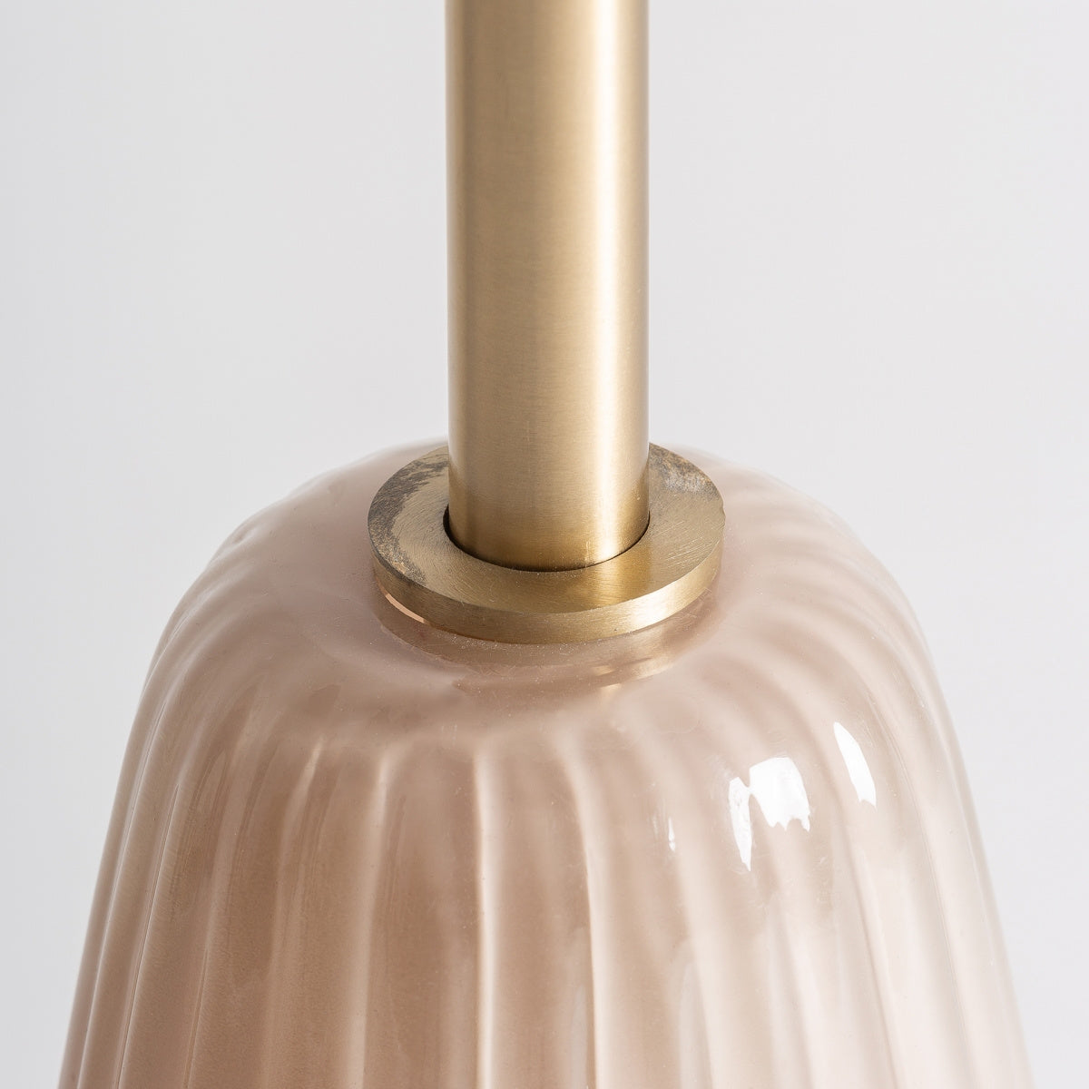 Table d'appoint en marbre et verre rose | VICAL Sintra | REMO-HOME, mobilier design et décoration d'intérieur