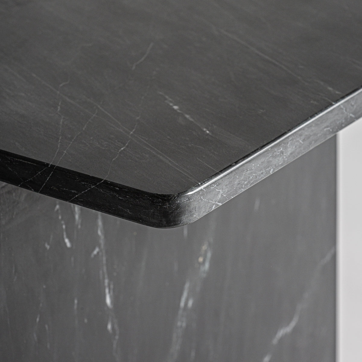 Table d'appoint en marbre noir | VICAL Marquina | REMO-HOME, mobilier design et décoration d'intérieur